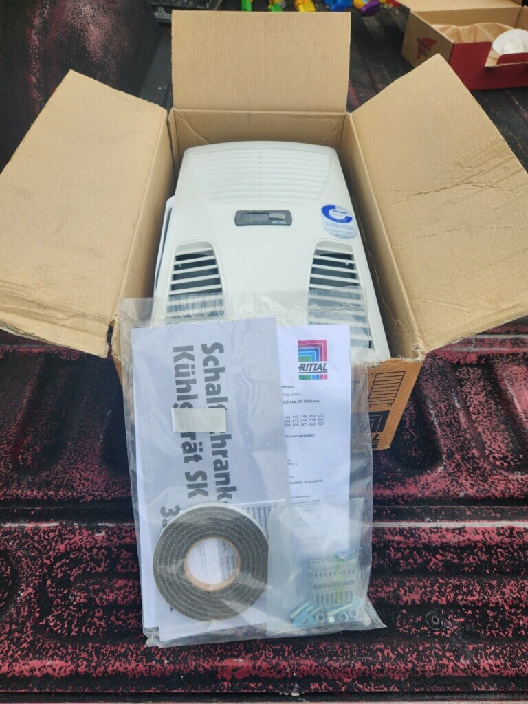 Ritual enclosure Air Conditioner wall Mount 1093 Btuh Great for any room!