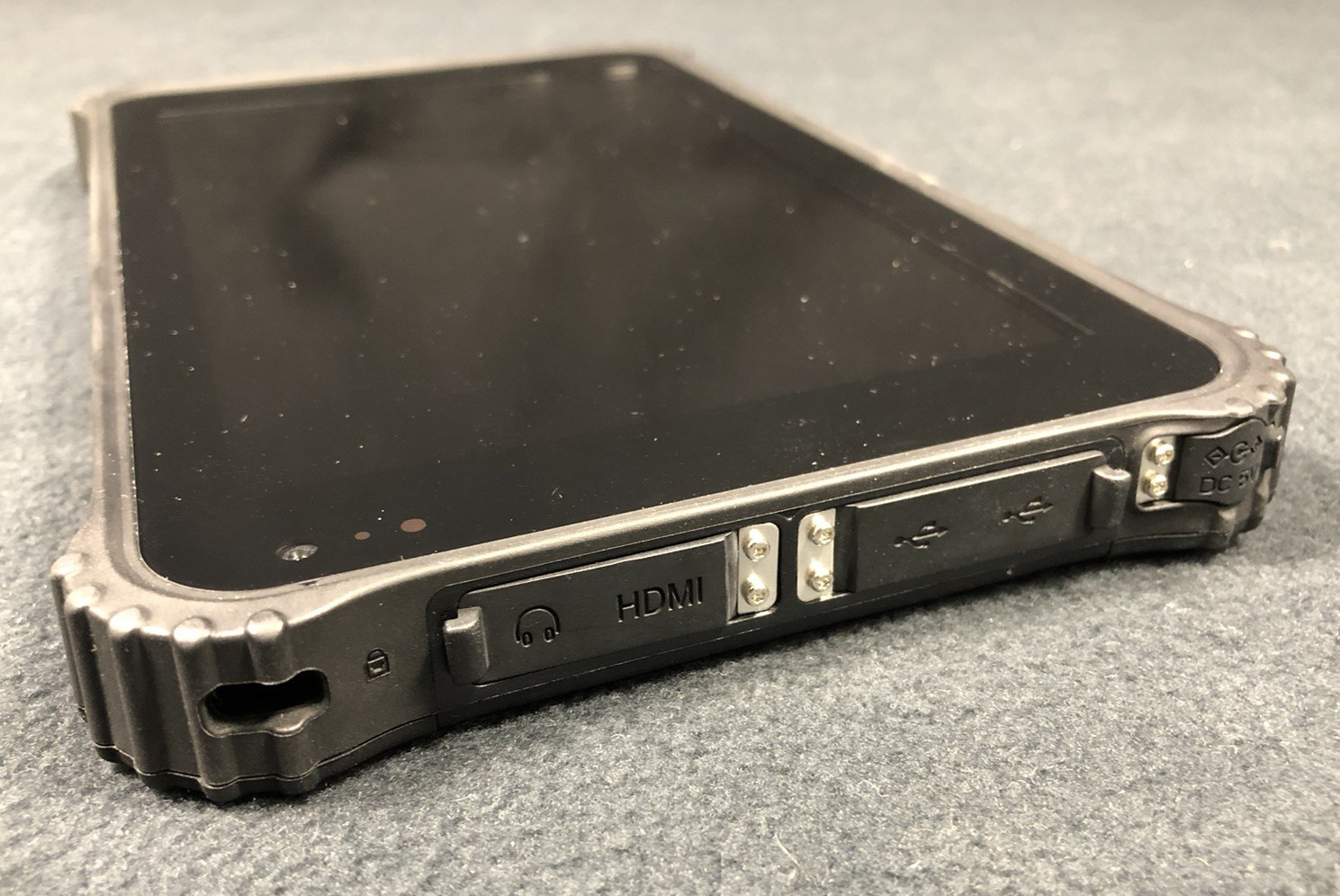 RUGGED TABLET Toughpad 2gb Windows 10 Wi-Fi Black Similar to ToughPad