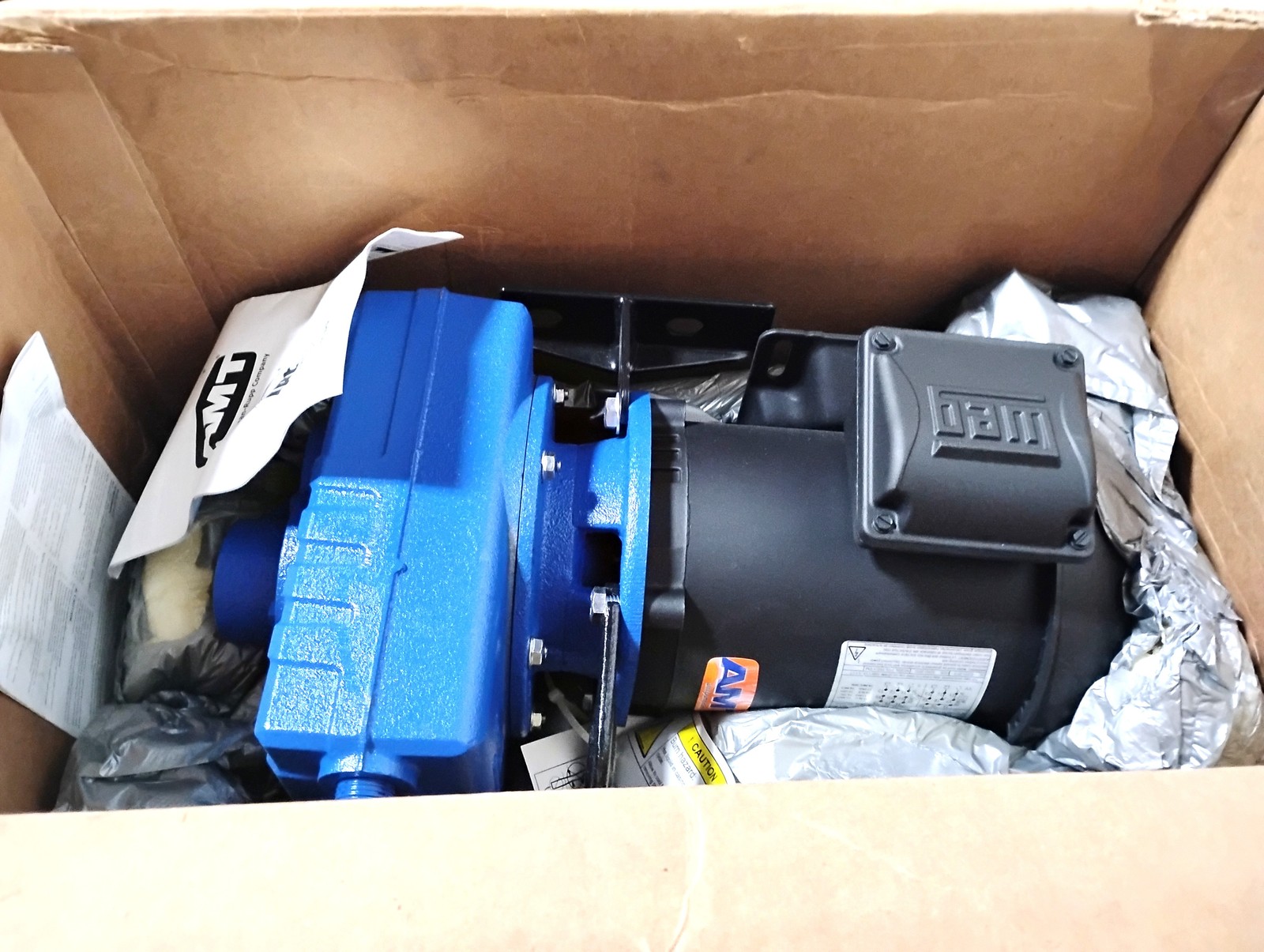 AMT 282K-95 1-1/2″ NPT 230/460 V 1 HP Cast Iron Self-Priming Centrifugal Pump