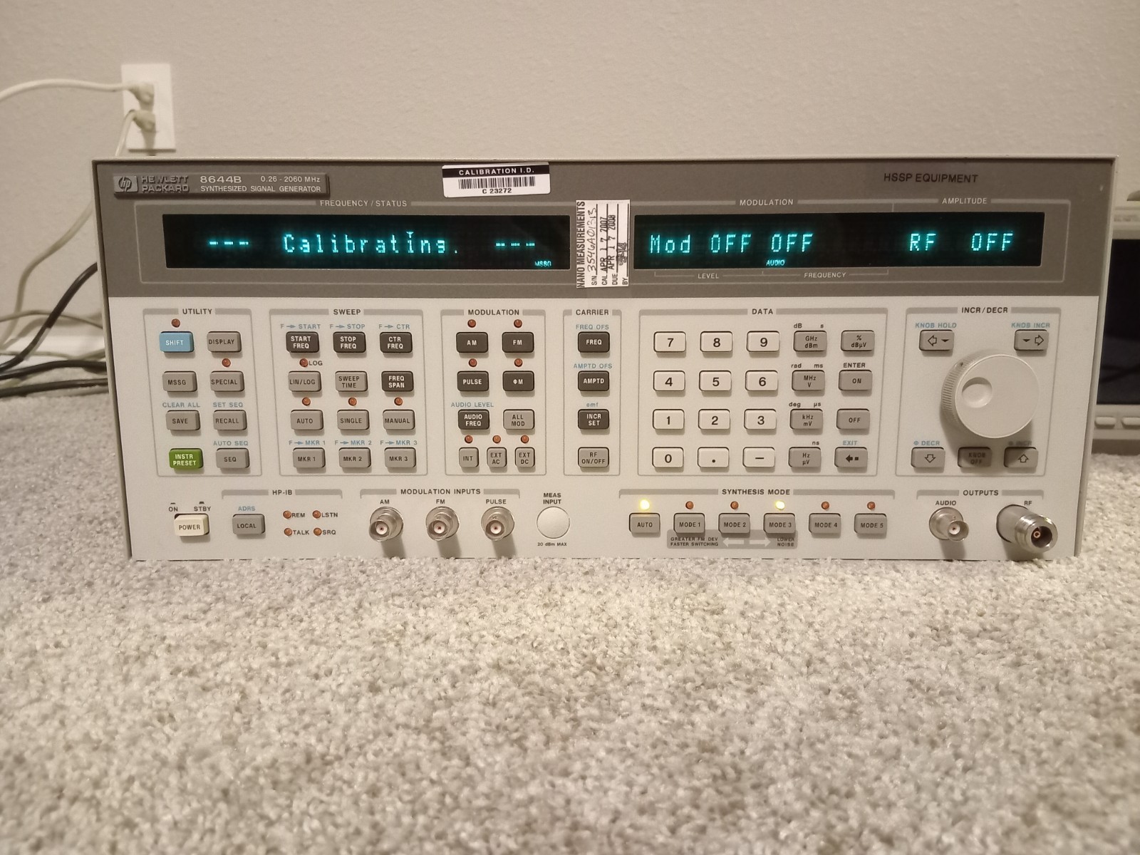 HP 8644B Synthesized Signal Generator
