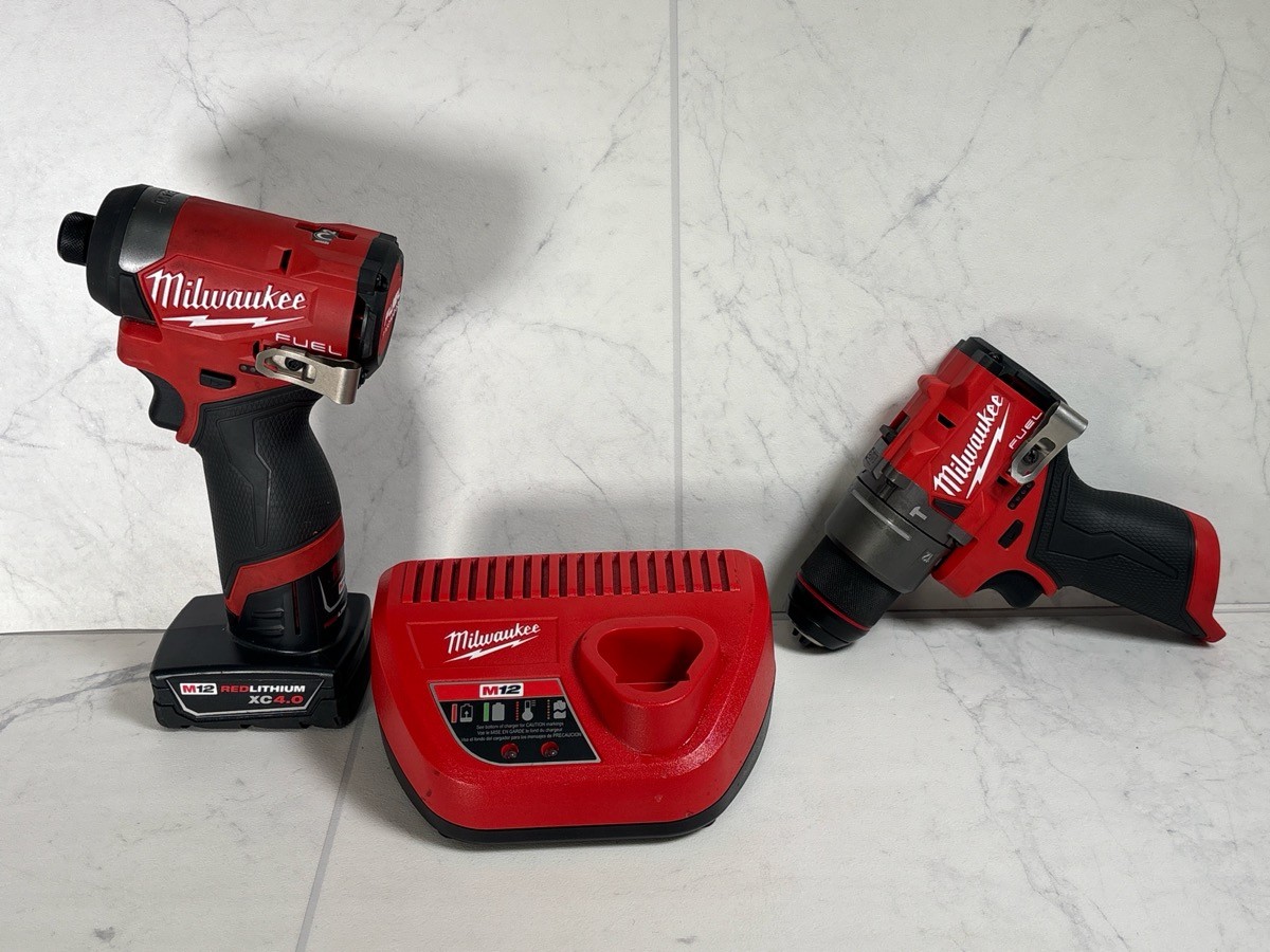 Milwaukee M12 12V 1/2″ Drill & 1/4″ Impact Driver Set w/ XC4.0 Batte (A1G009950)