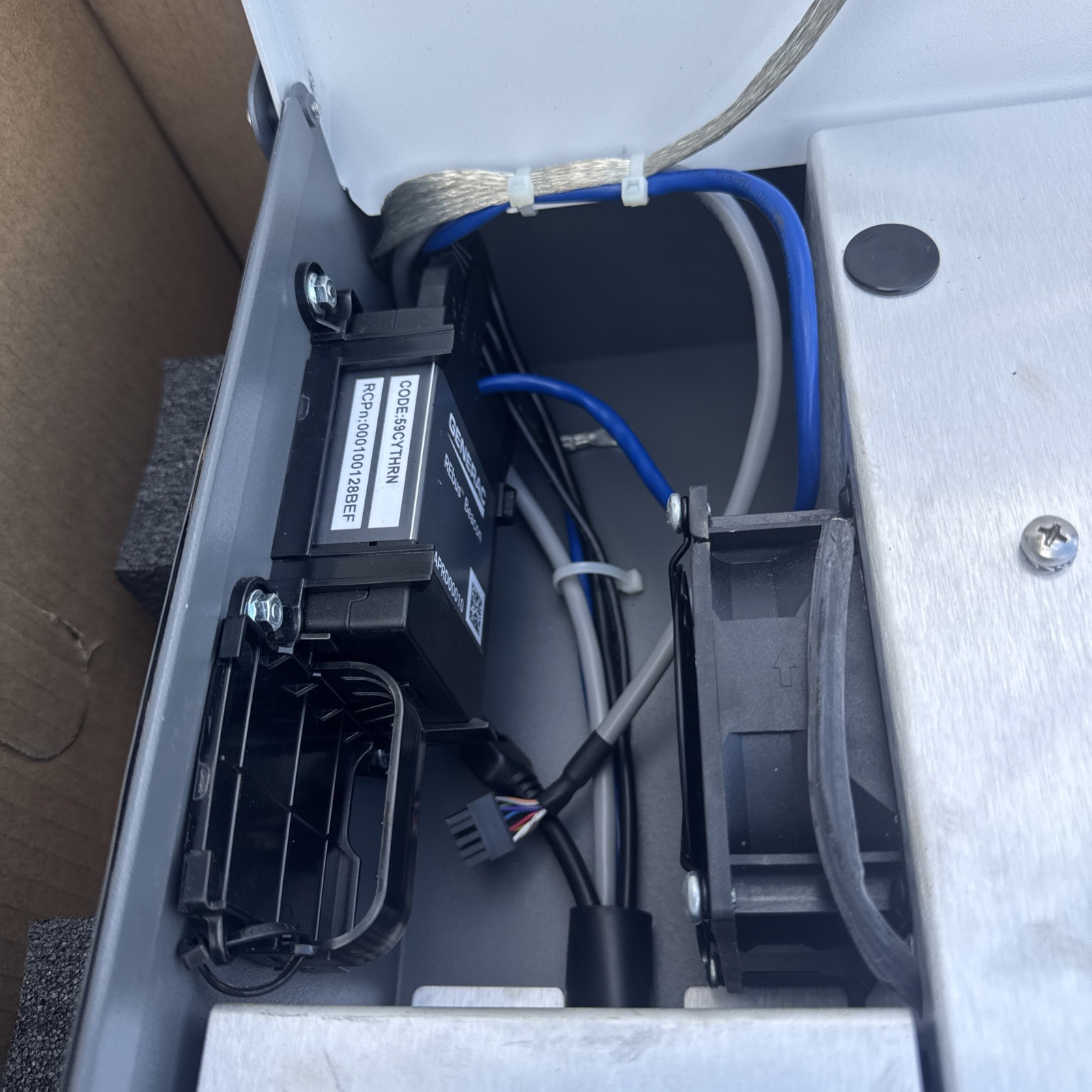 Generac XVT076A03 PWR Single-Phrase Cell Inverter 7.6kW 120/240V For Parts/Rep