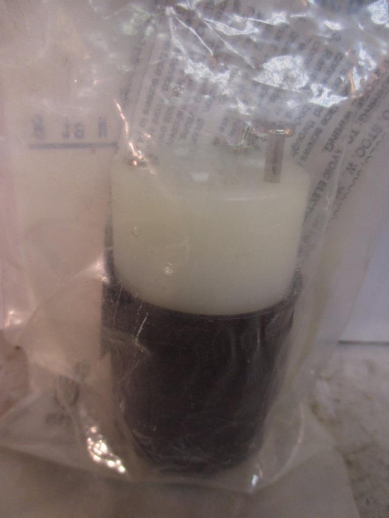Cooper Autogrip Connector B&W 5669N-BAG 15A 250V