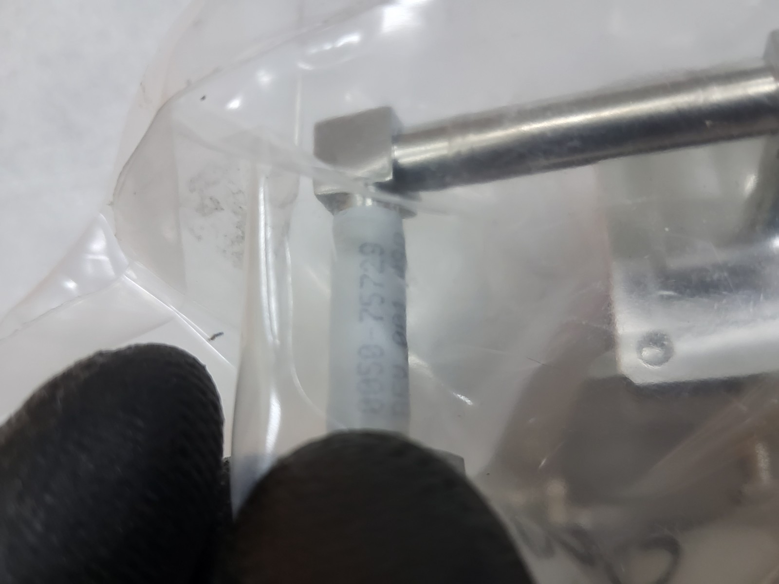 Applied Materials 0010-13645 GASLINE, ISOLATOR, MIXED, HT BESC AMAT