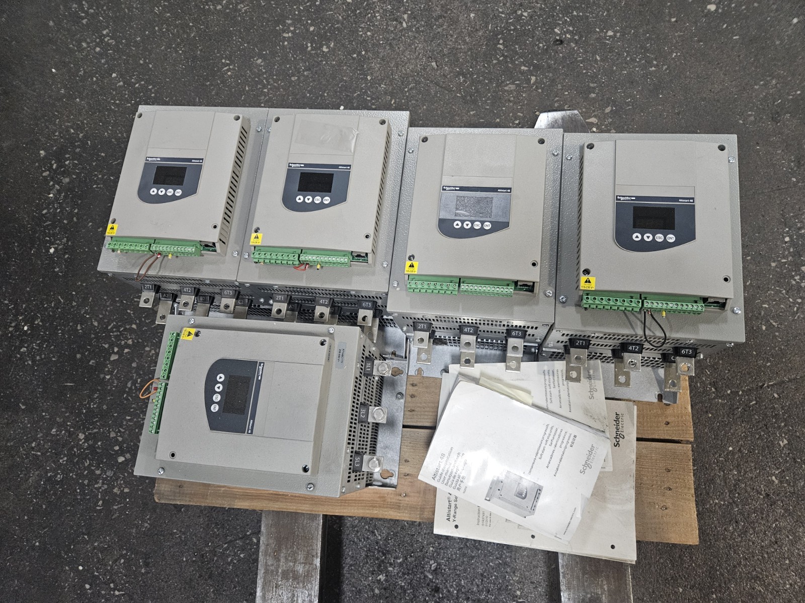 Schneider Electric Altistart 48 ATS48C17Y 156A 150HP 208-690V Soft Starter