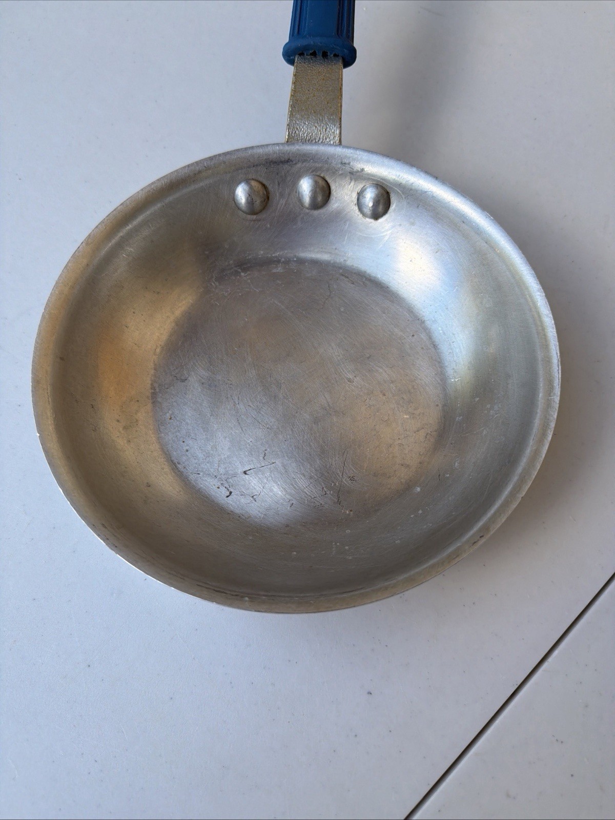 Vollrath 4007 Aluminum Wear Ever 7 Fry Pan with Cool Handle 3 Grip