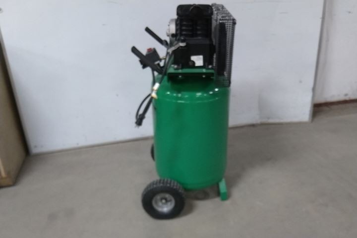 Speedaire 48UY04 2 Output HP 120VAC; 240VAC 30 Gal Tank Portable Air Compressor