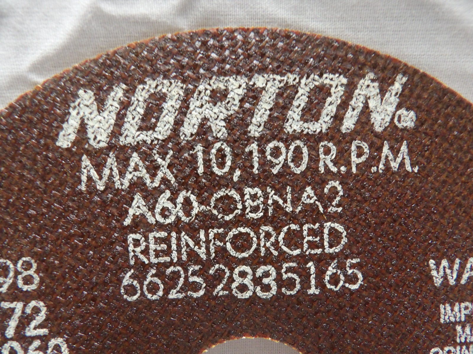 Norton Cutoff Wheel 6″ x .060 x 1-1/4″ A60-OBNA2 10,190 Max rpm (Qty of 5)