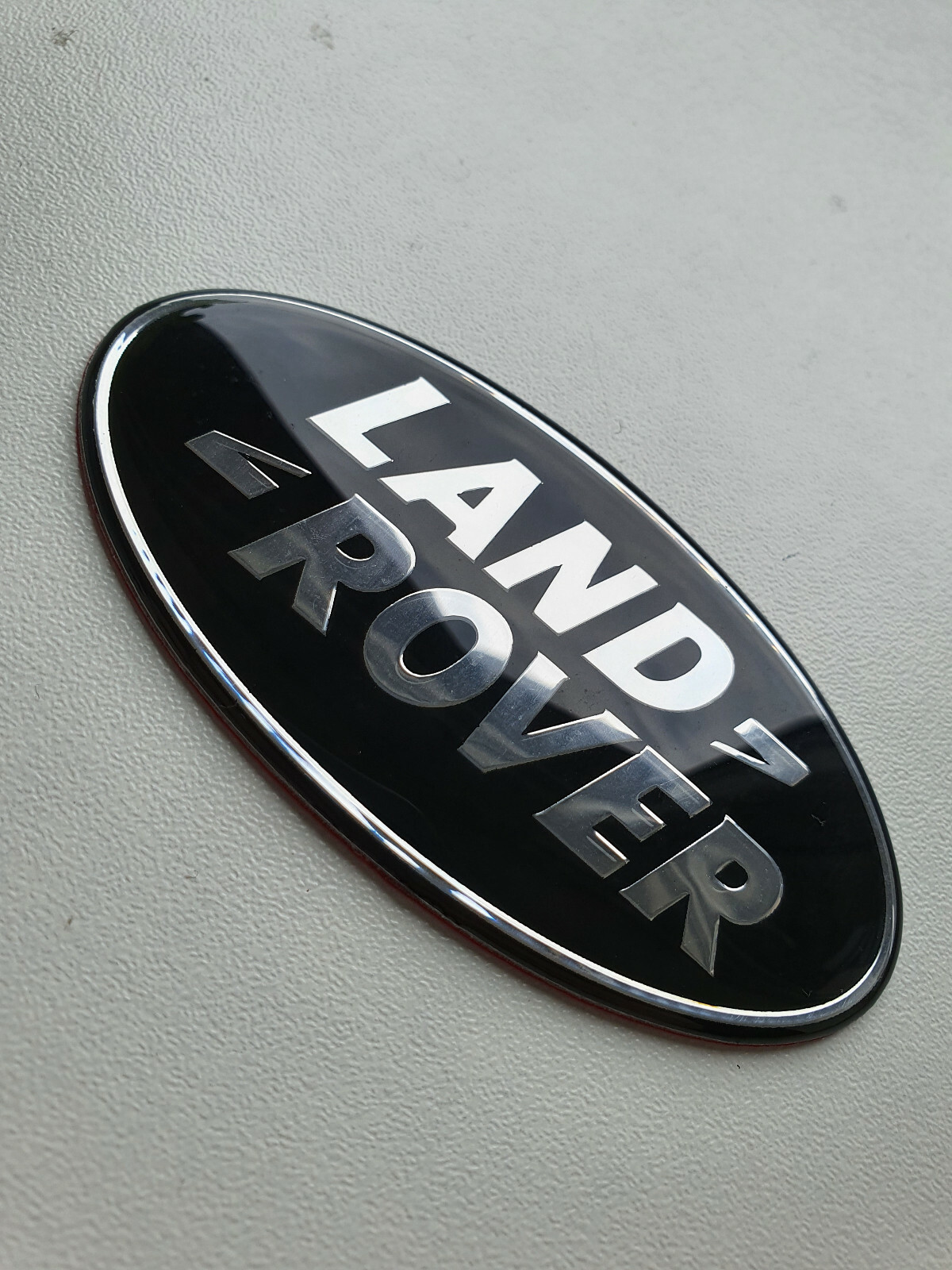 LAND ROVER GRILLE EMBLEM BLACK /SILVER FRONT GRILL OVAL BADGE SYMBOL LOGO