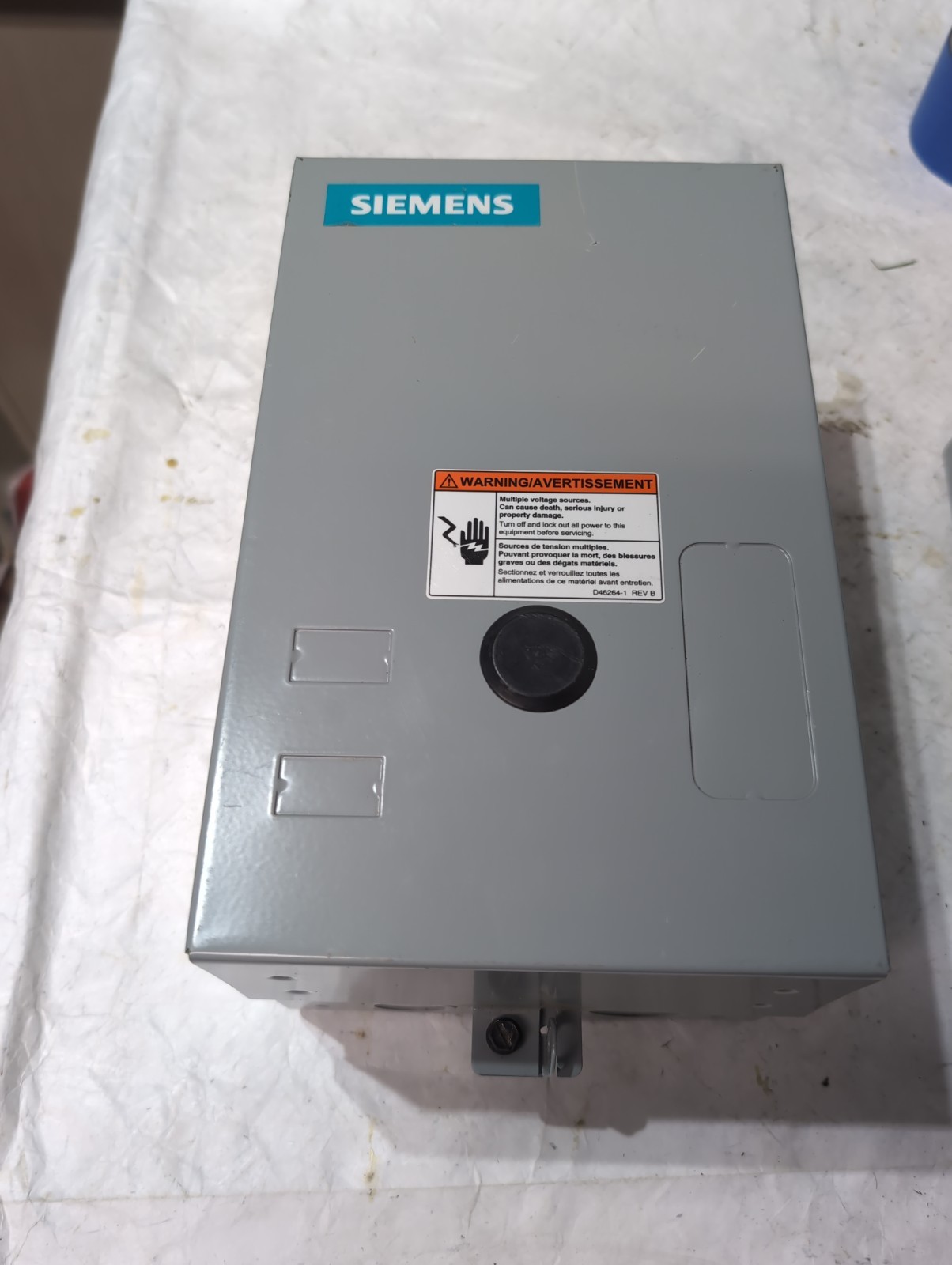 New Siemens LEN01C004120B 4 Pole 30A Electrically Held Lighting Contactor