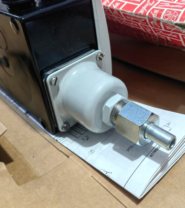 1PC-Danfoss 017D002566 Differential pressure switch, RT262A- Brand New