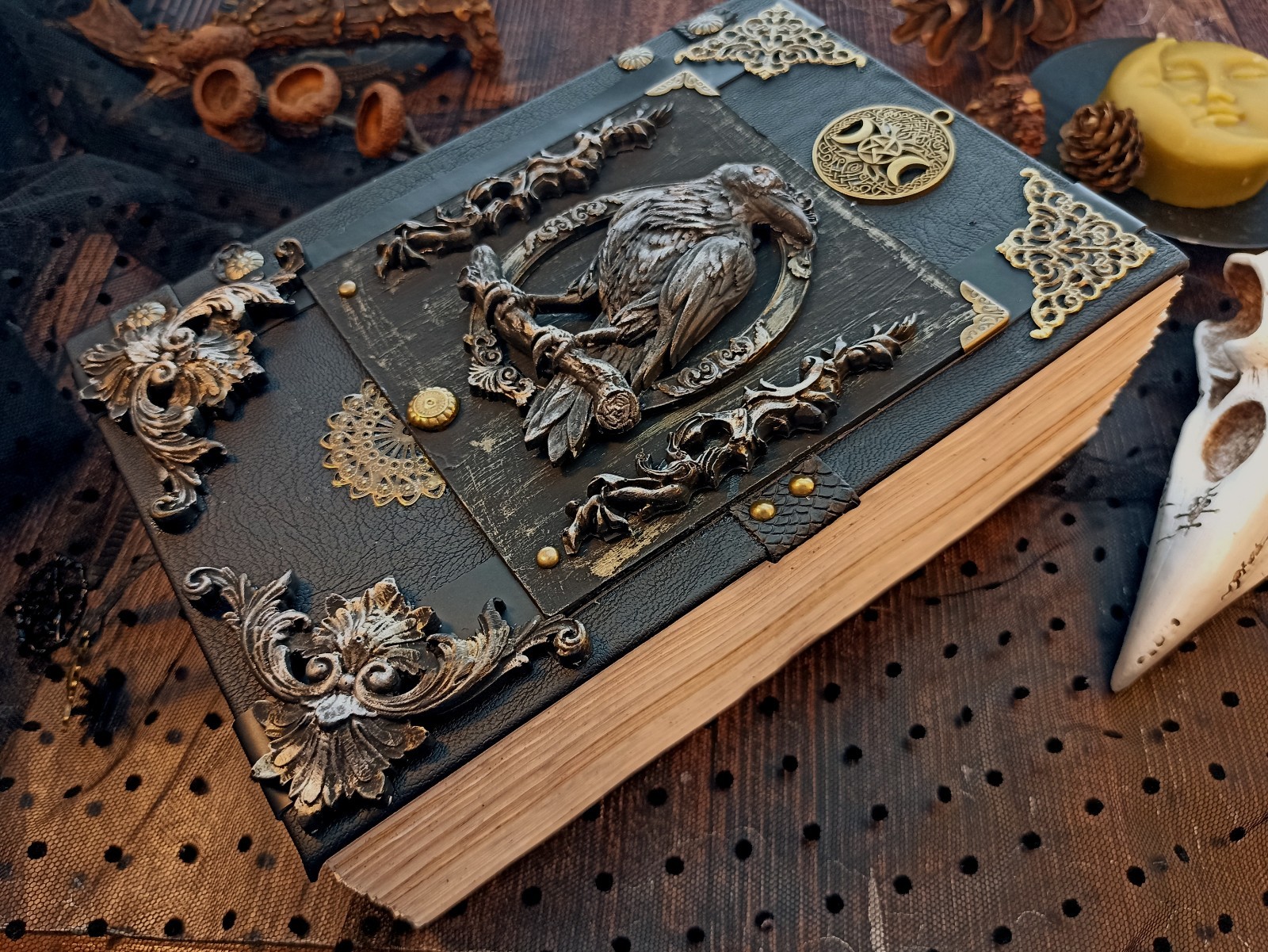 Book of Shadow Witch Grimoire Journal Blank Witchcraft Raven 8×6 in 600 Pages