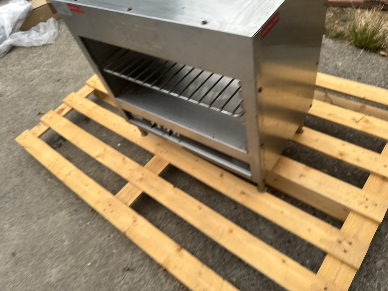 Lang MeltMaster Plus II conveyor broiler MM24-P. For commercial use.