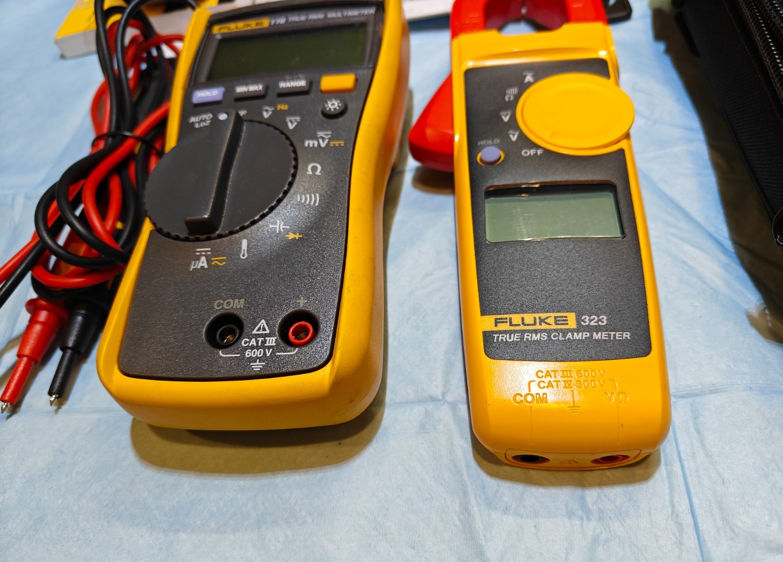 Fluke 116/323 HVAC Combo Kit True RMS Digital Multimeter and Clamp Meter