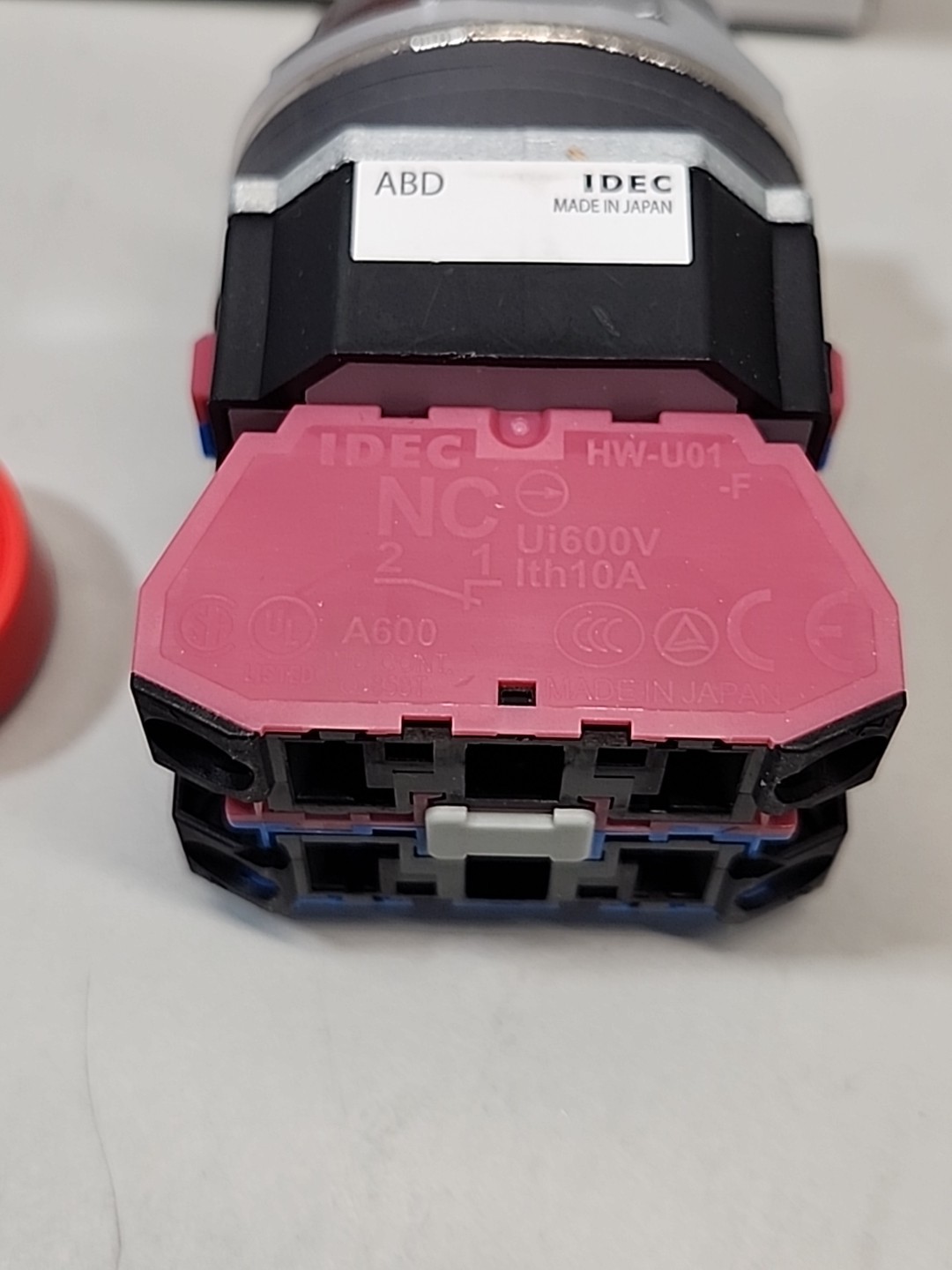 IDEC ABD211NUR PUSHBUTTON