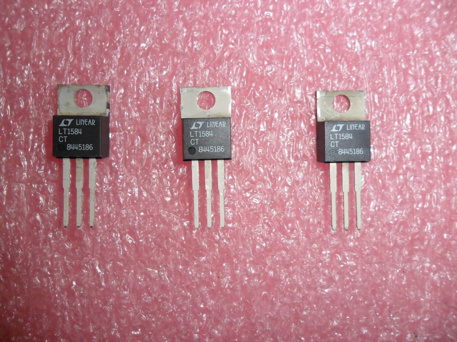 LT1584CT LDO REGULATOR LINEAR POS ADJ 7A TP220-3 (LOT OF 1)