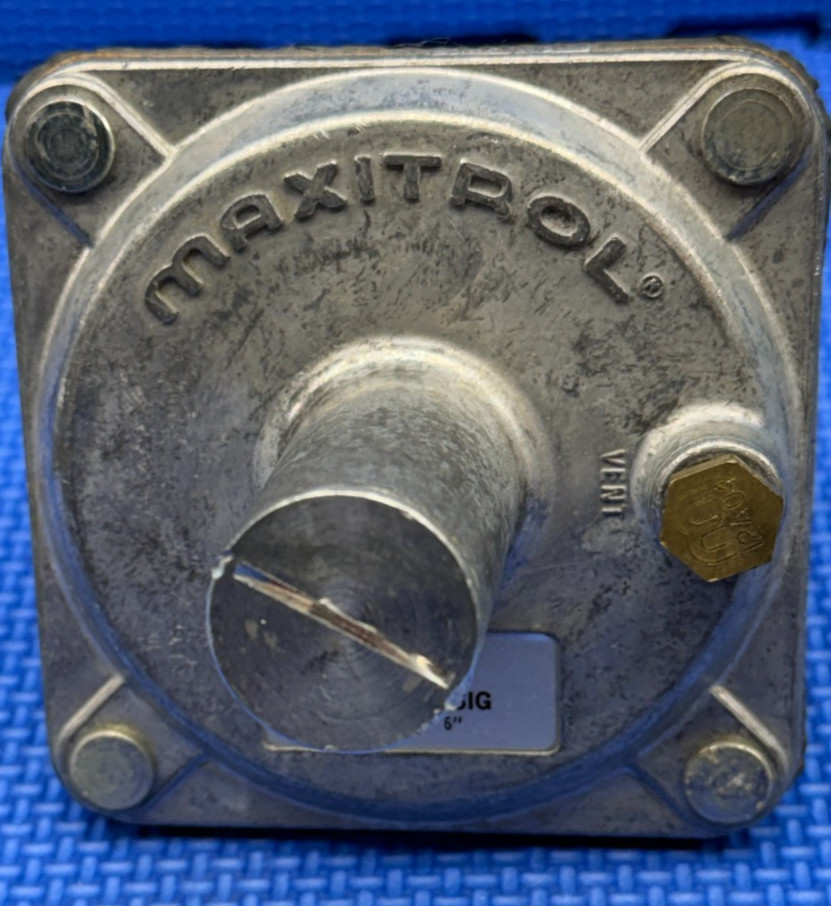 Maxitrol RV53 Gas Pressure Regulator 1/2 PSIG For Natural/Mixed Gas