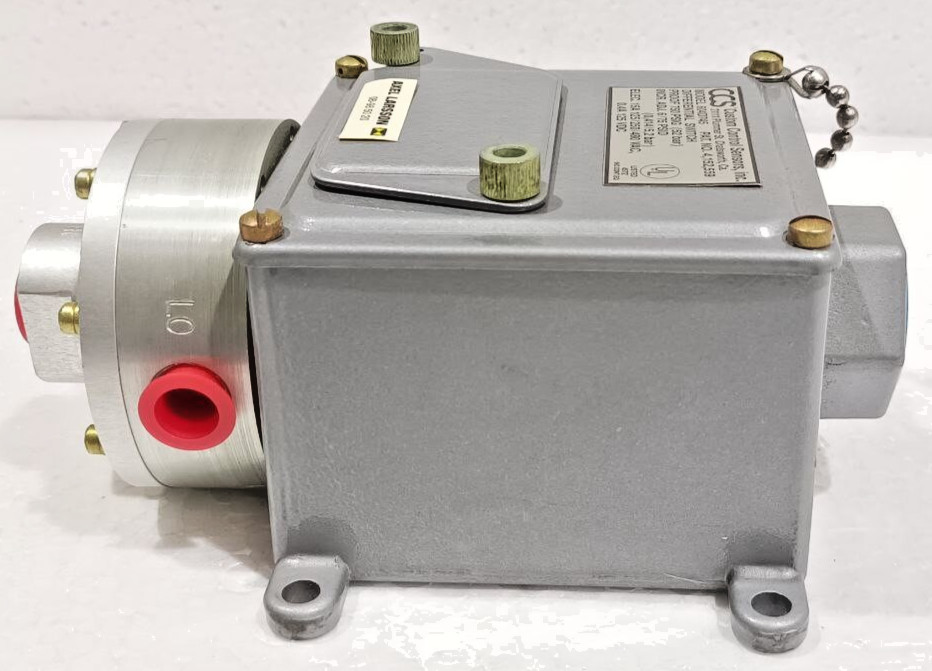 CSS 604D745 4,152,559 DIFFERENTIAL SWITCH PROOF 750PSIG 52BAR NEW FAST SHIPPING