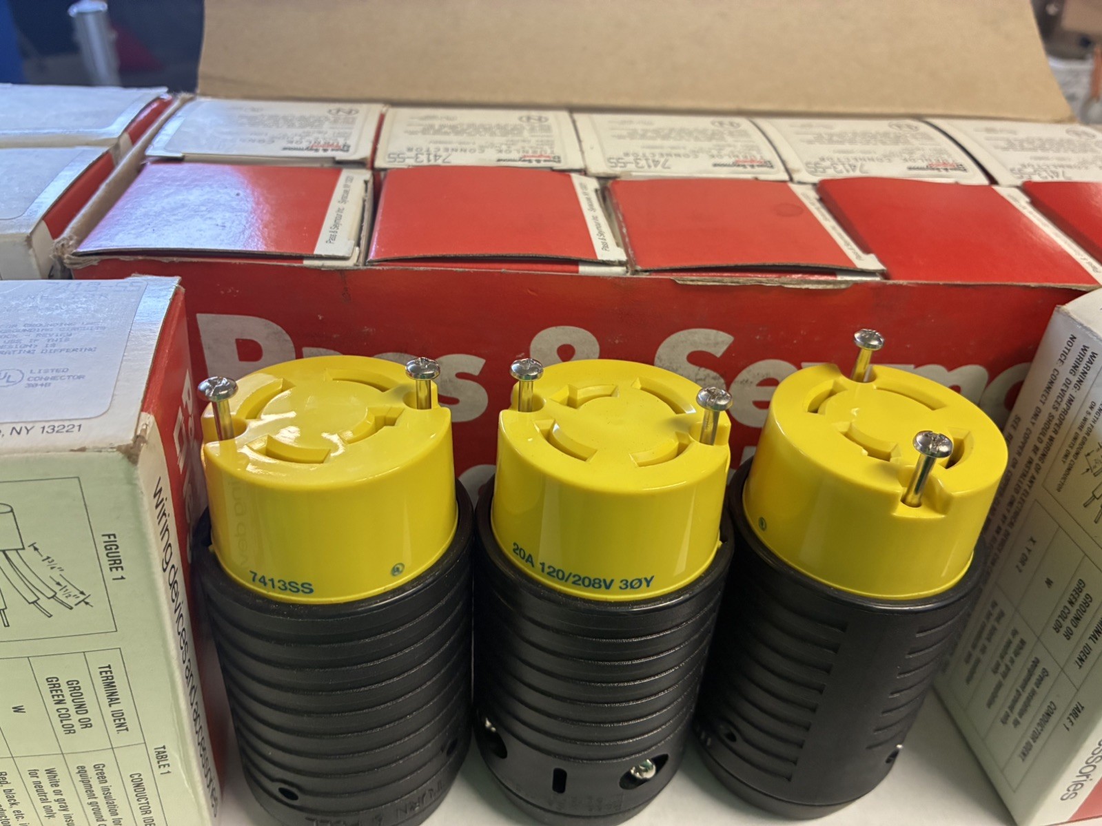 NOS – PASS & SEYMOUR 7413-SS CONNECTOR 20A, 3PH, 120/208V LOT 17 pcs