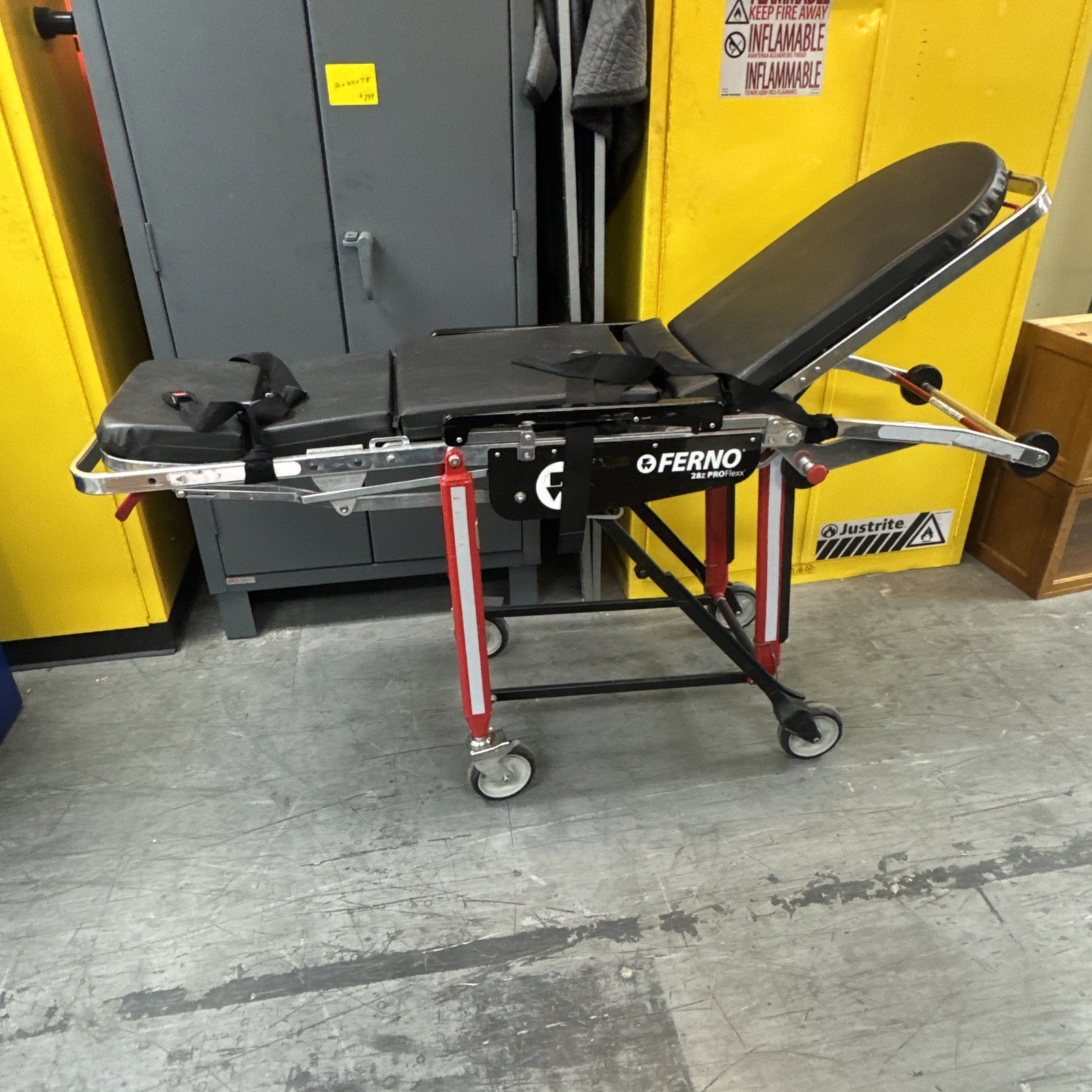 FERNO 28Z PRO FLEXX AMBULANCE STRETCHER W/MATTRESS