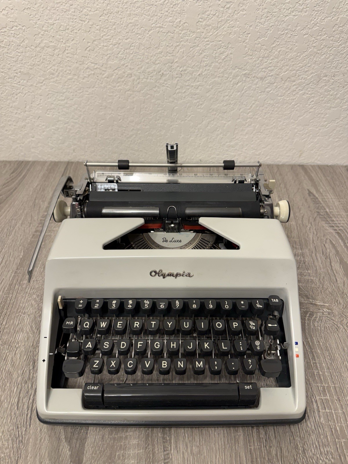1968 Olympia SM9 De Luxe Portable Typewriter – Made in Western Germany – Working