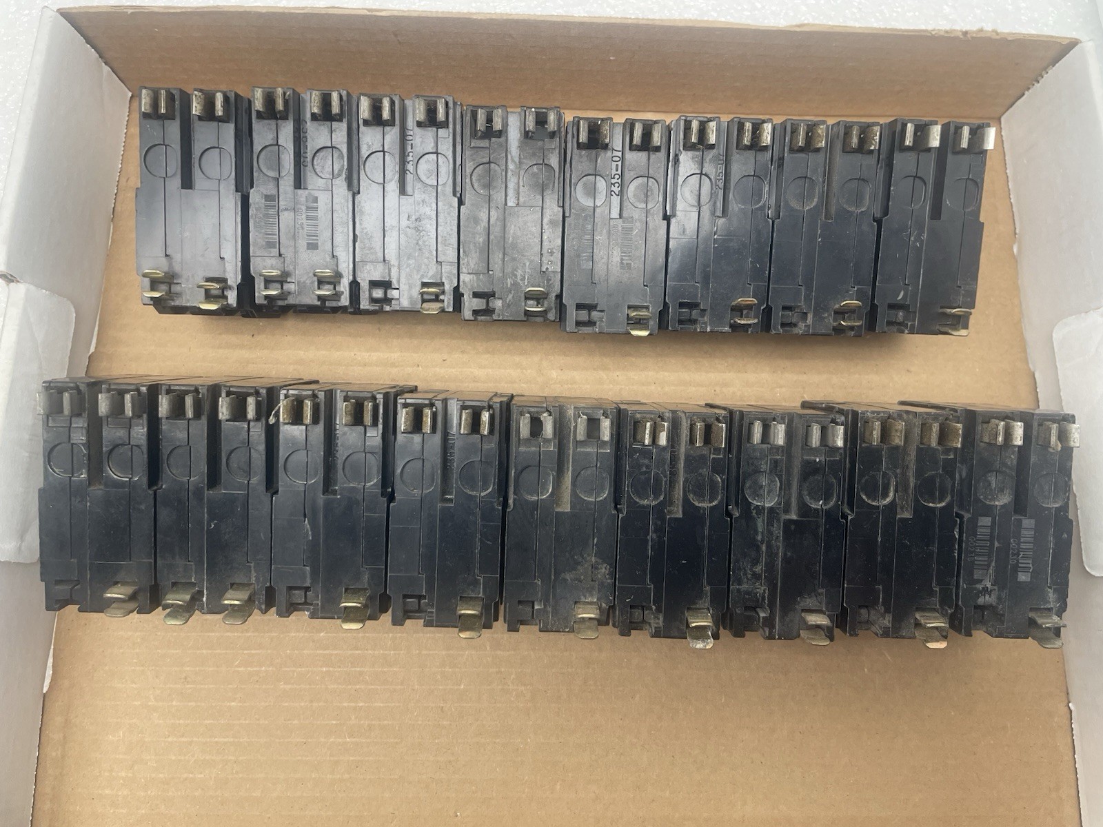 LOT (17) SQUARE D QO230 QO240 QO250 QO260 CIRCUIT BREAKER LOT 2 POLE PLUG-IN
