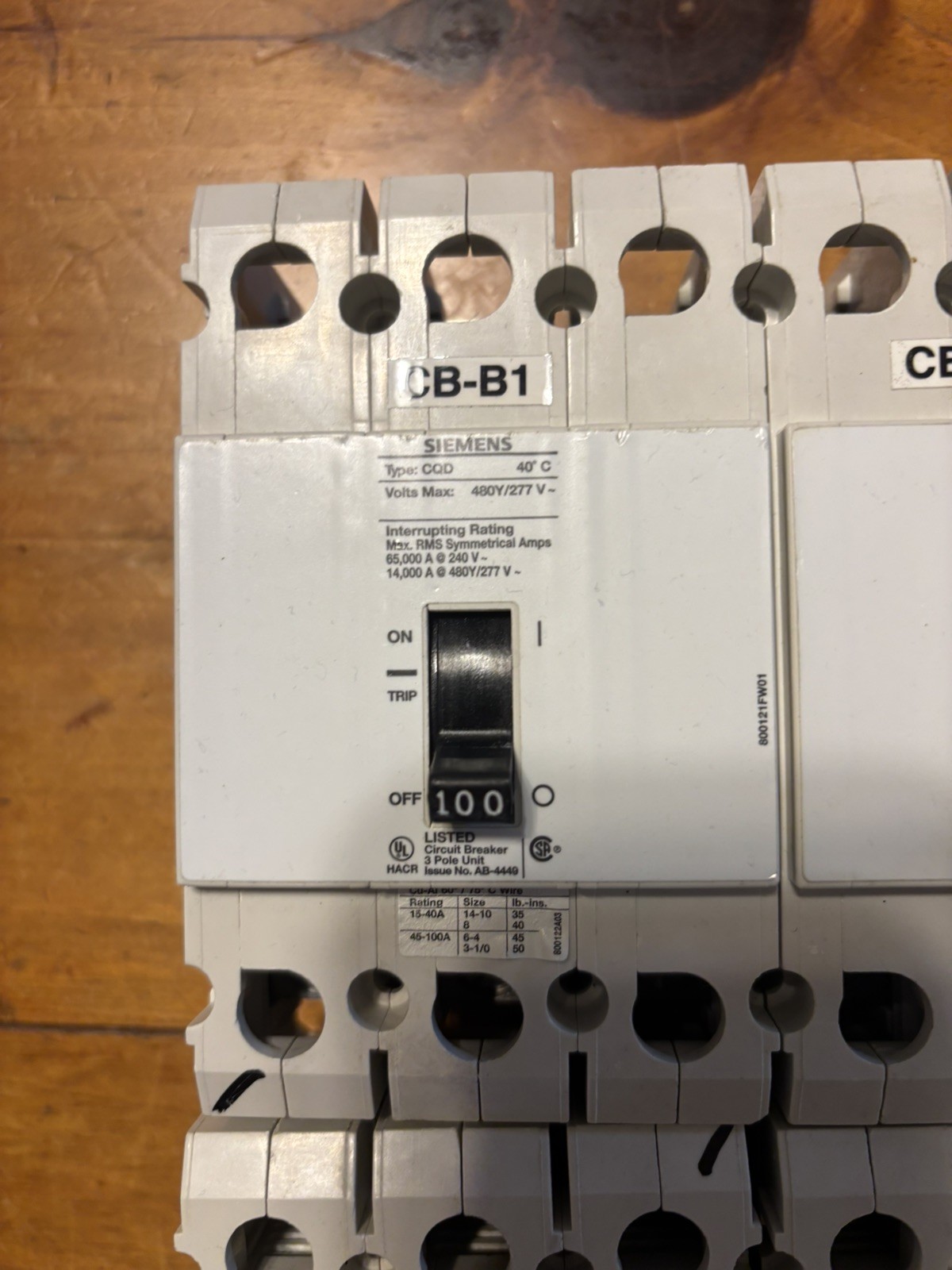7 Siemens CQD3100 100A 3-Pole DIN-Rail Circuit Breaker 480/277V Trip Indicator