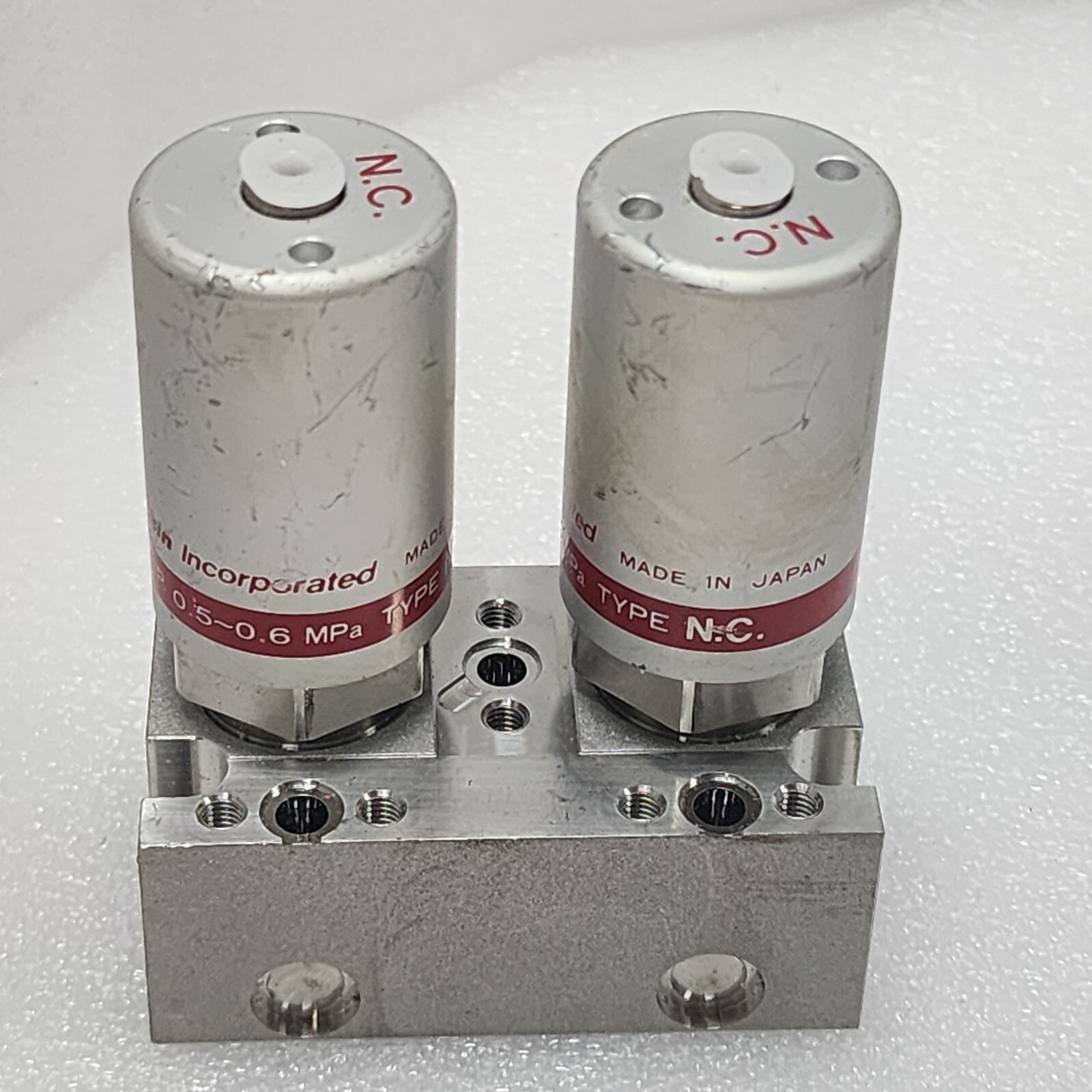 Lam 766-190106-326 Rev B, Fujikin 2×0.5~0.6 MPa Valve Assy,Used,Jp+97213