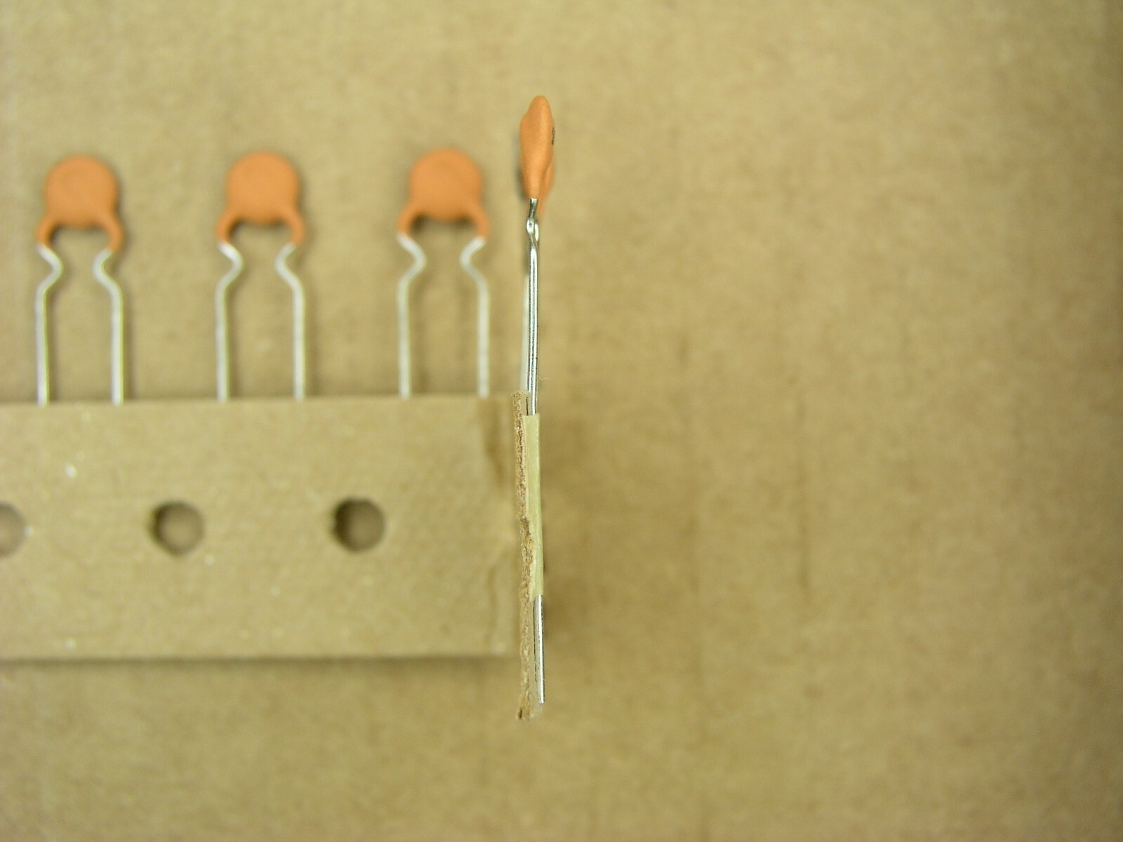 S01078 (10 Piece Lot) 220 pf 1000 volt 1KV 10% radial leaded ceramic capacitor