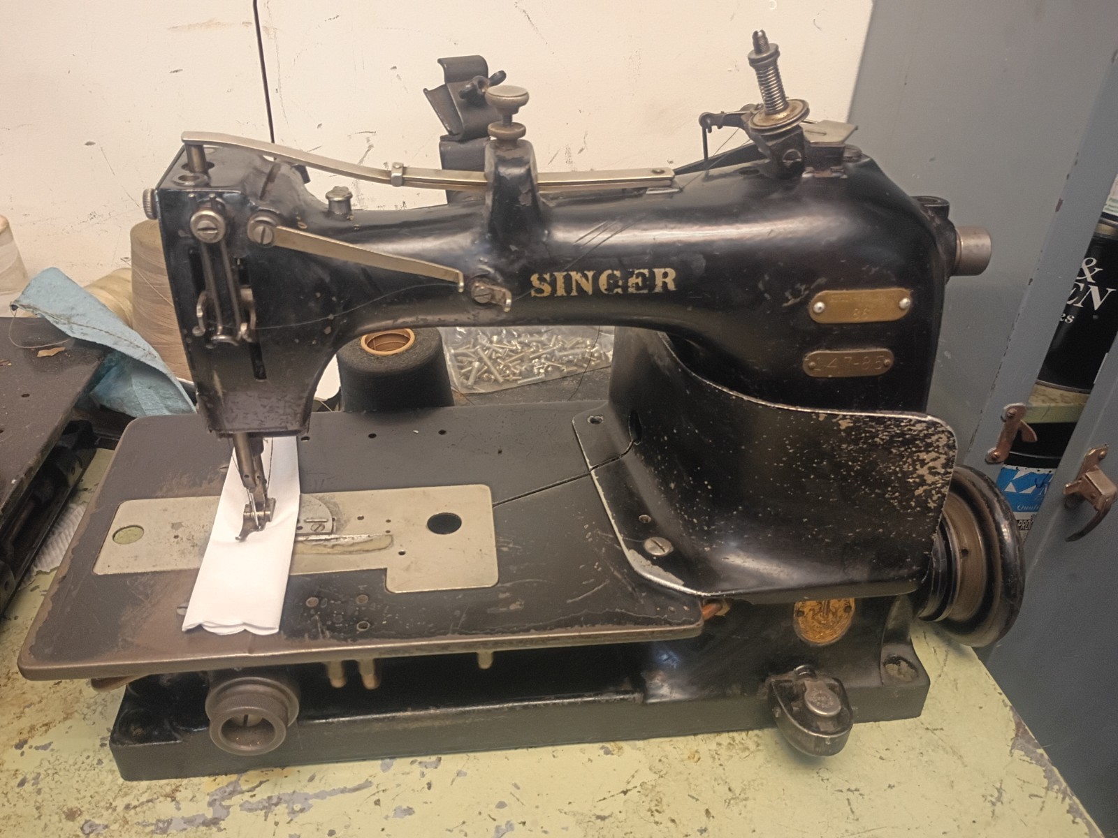 Singer 147-85 Industrial Sewing Machine Single Needle.
