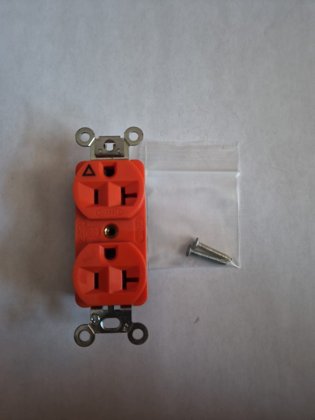 NEW Hubbell IG 5362 Duplex Receptacle Isolated Ground 20A 125V AC or DC, NNB.