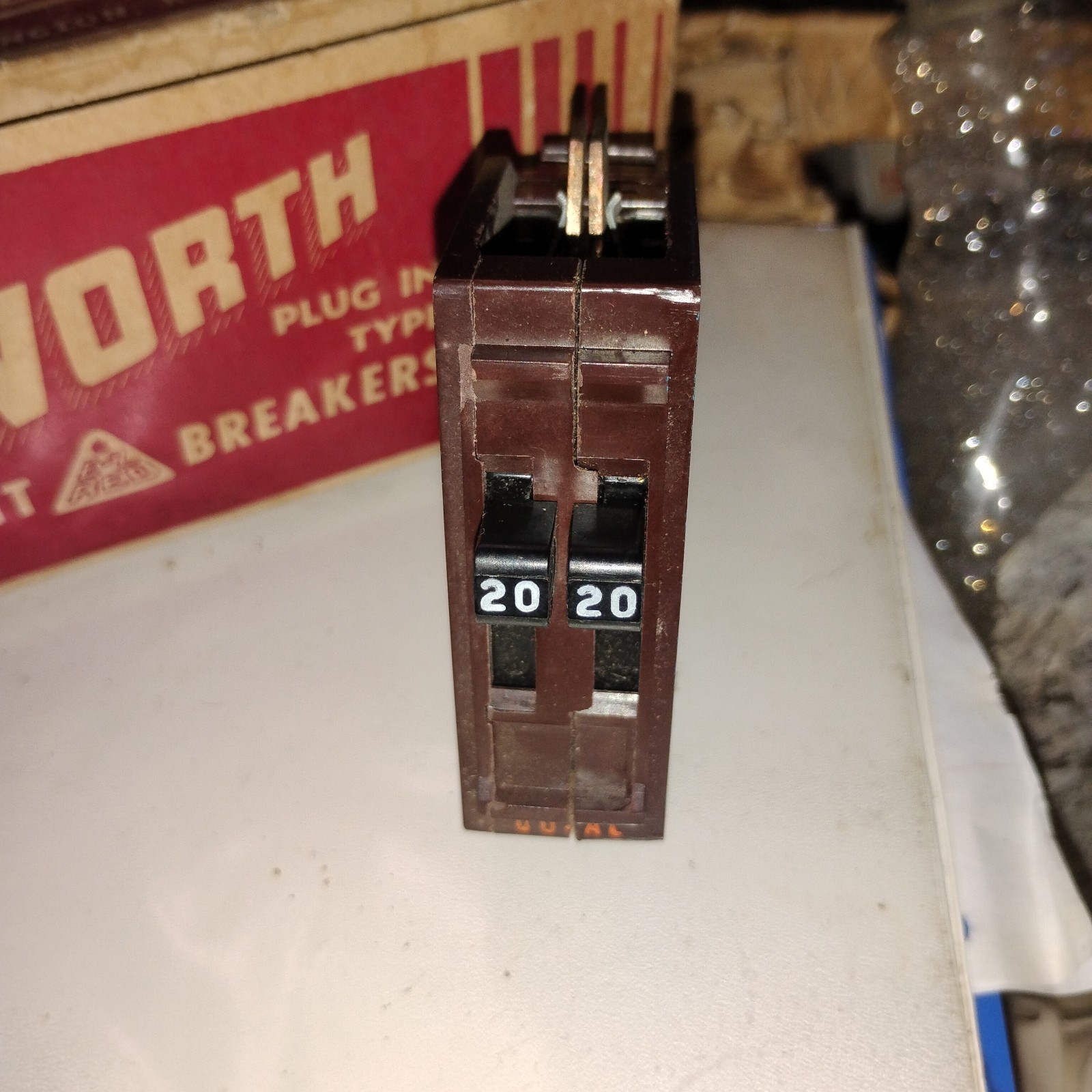 Wadsworth 20 Amp Single-Pole Circuit Breaker – Metal Feet – Type B -Tandem – NOS