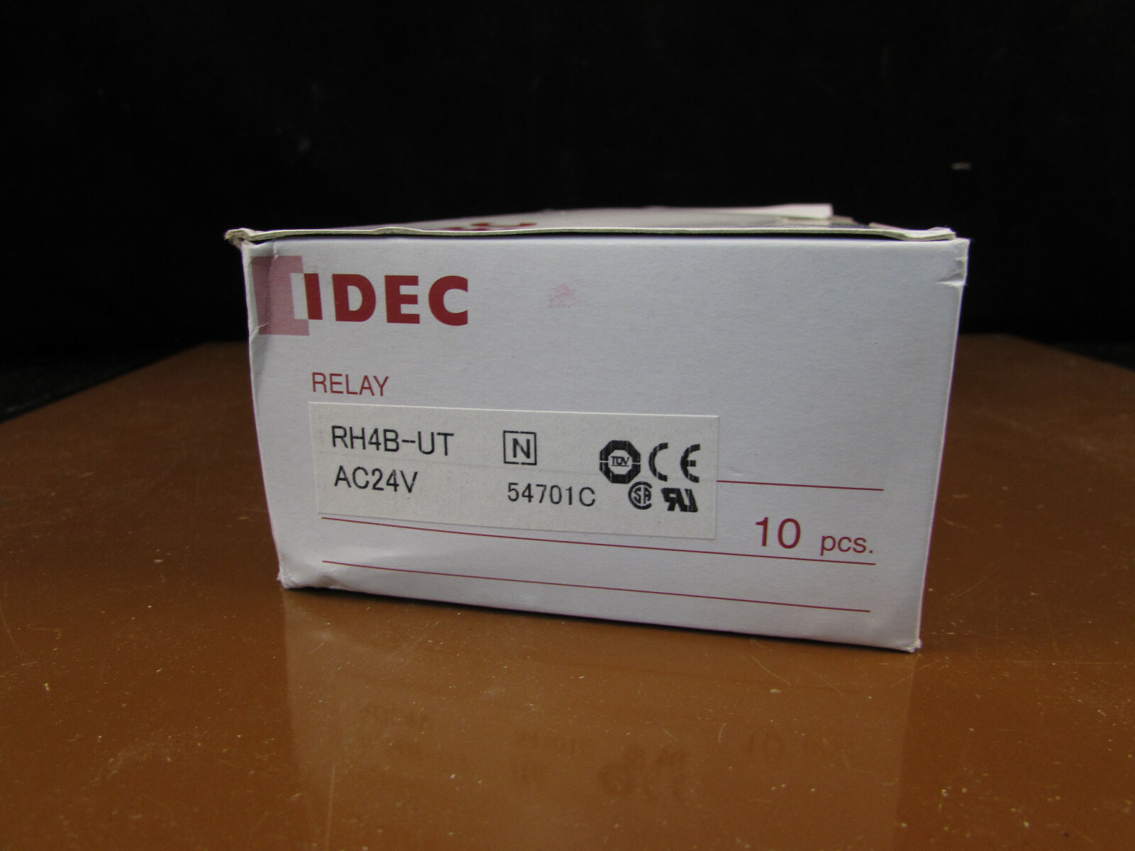 Idec RH4B-UT AC 24V Relay (10)