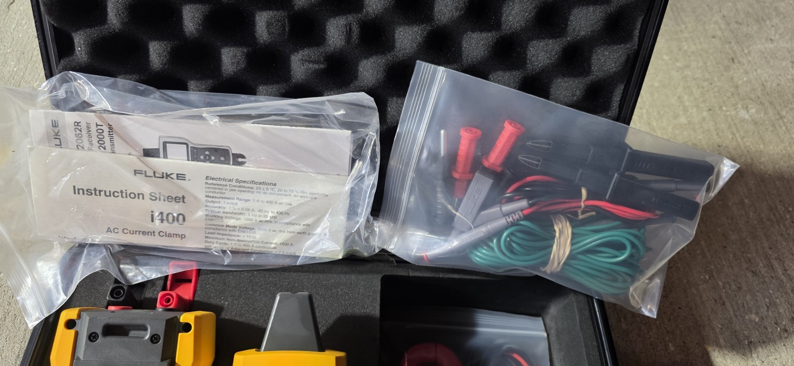 Fluke 2000T Wire Tracer Kit w/ i400 AC Current Clamp, CAT III, 1000V Case