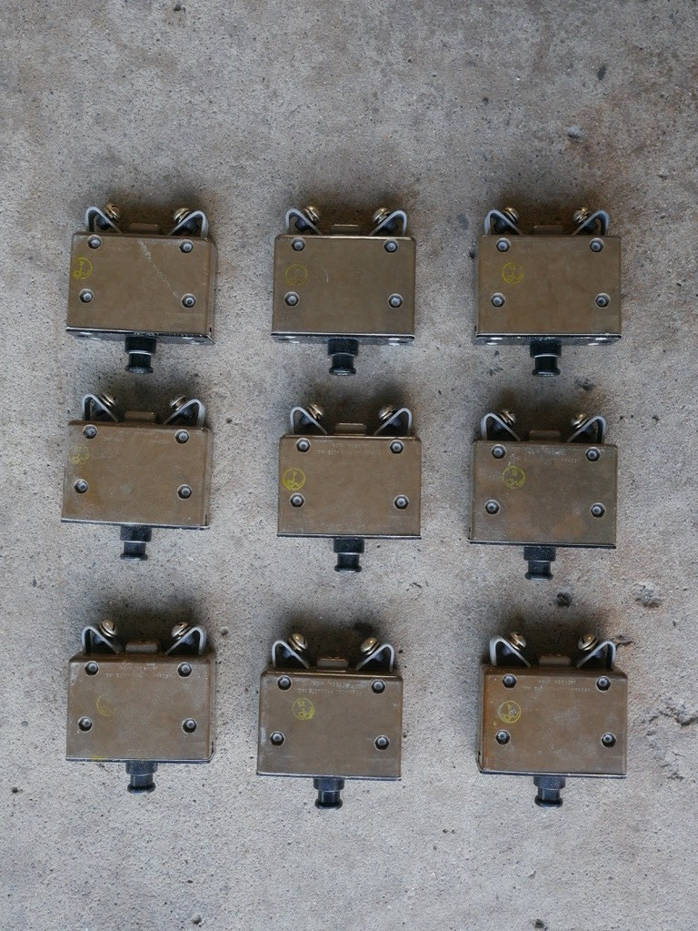 Vtg Mechanical Products Inc. Circuit Breaker S/N 5925-271-8824 Lot of 9 Untested