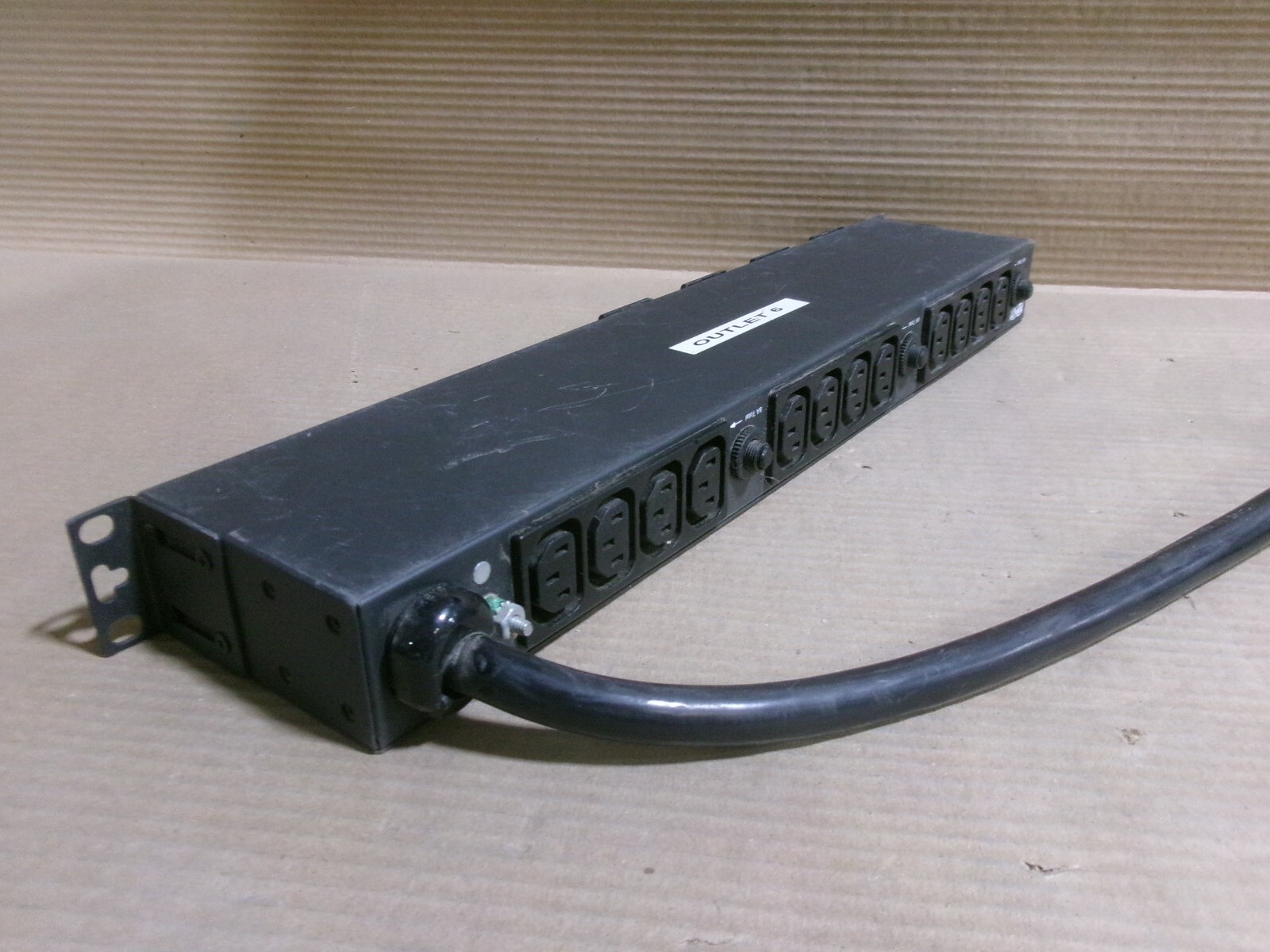 Tripp-Lite PDU1230 24A 200-240VAC Series AGIB5144 Outlet Power Distribution