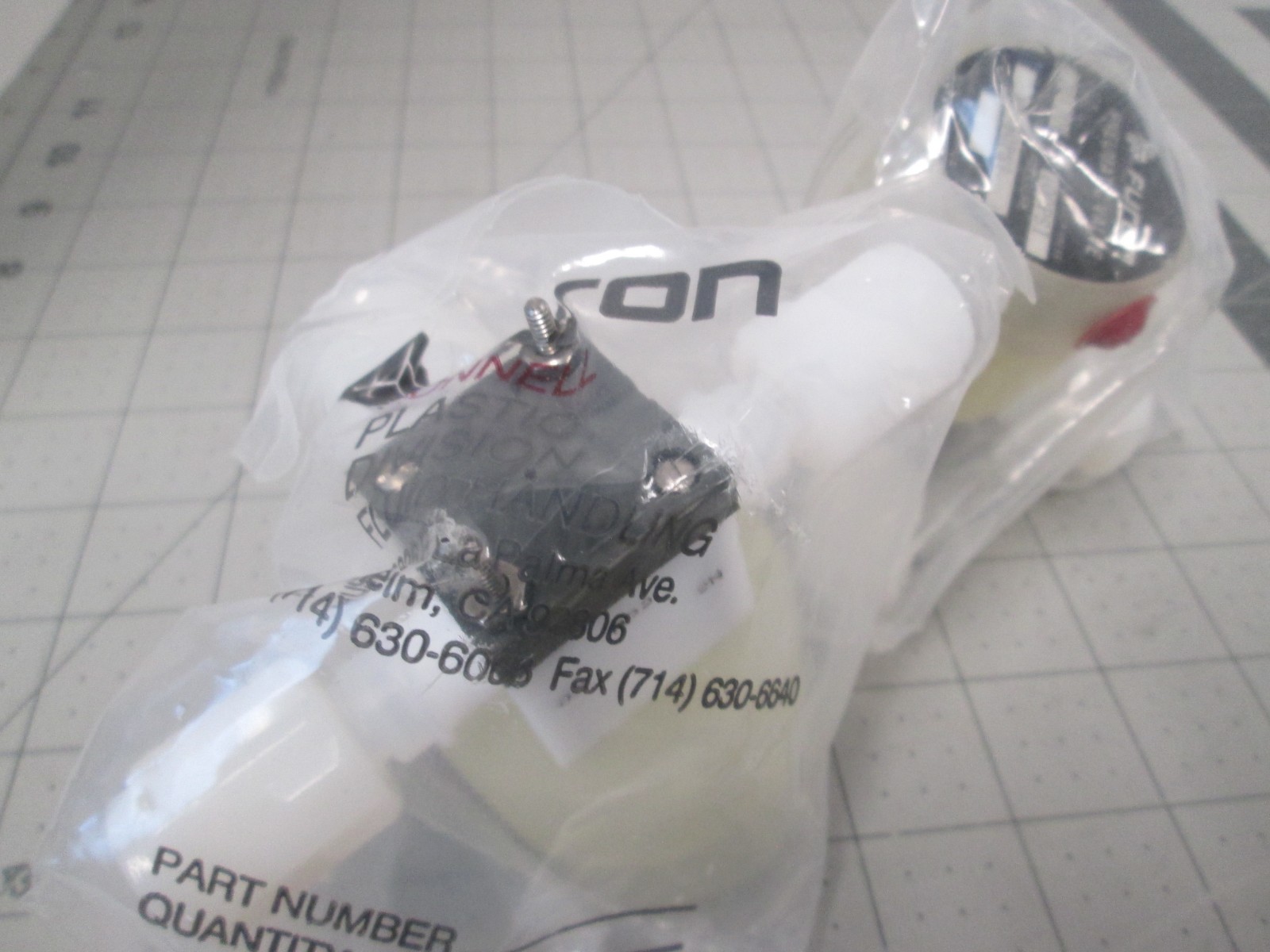 Furon, HP-60PSI, 1101708, 100 PSI, 3-Way Valve, New, Lot of 2