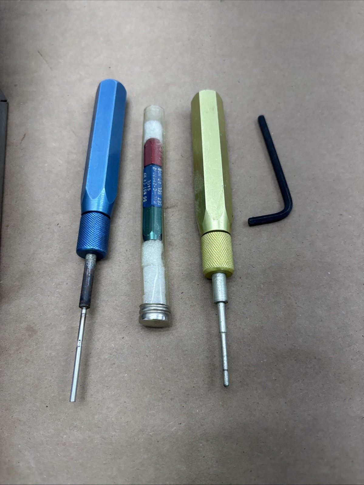 Pre Owned DMC M83507/11-01 Tool Kit for MIL-C-22520/1 Crimping Tool & Turrets.