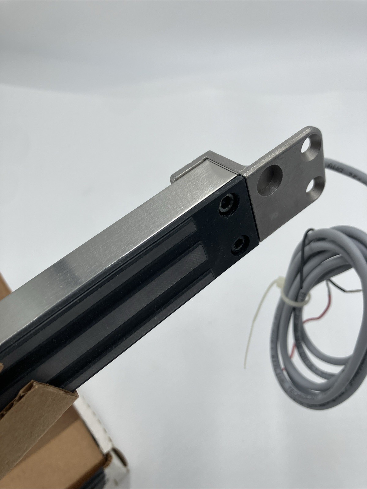 ASSA ABLOY Securitron SAM2-24 Electromagnetic Lock 600lb 24V Single Door