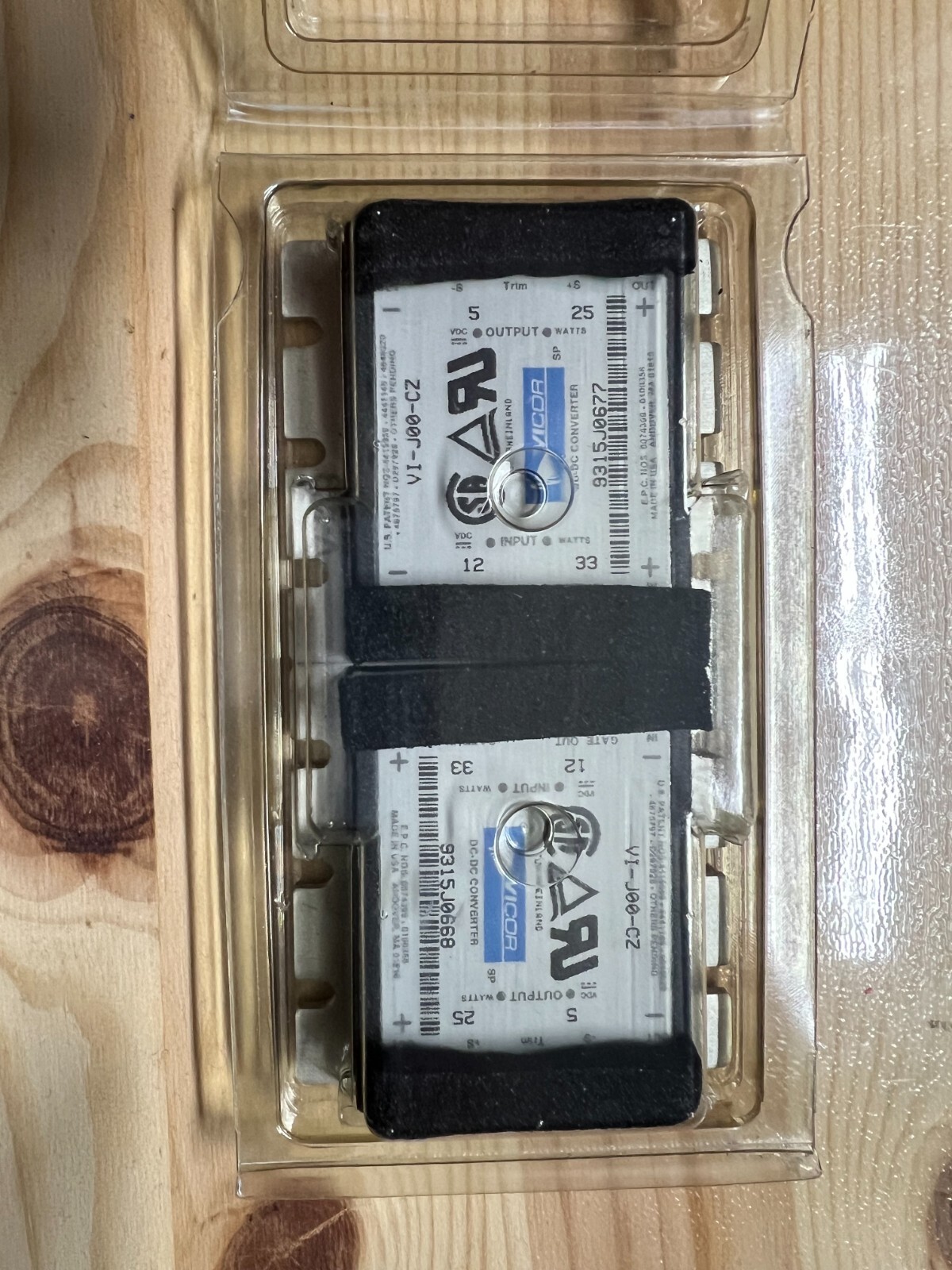 2pcs Vicor VI-J00-CZ DC to DC Converter 12VDC 33W In, 5VDC 25W Out.
