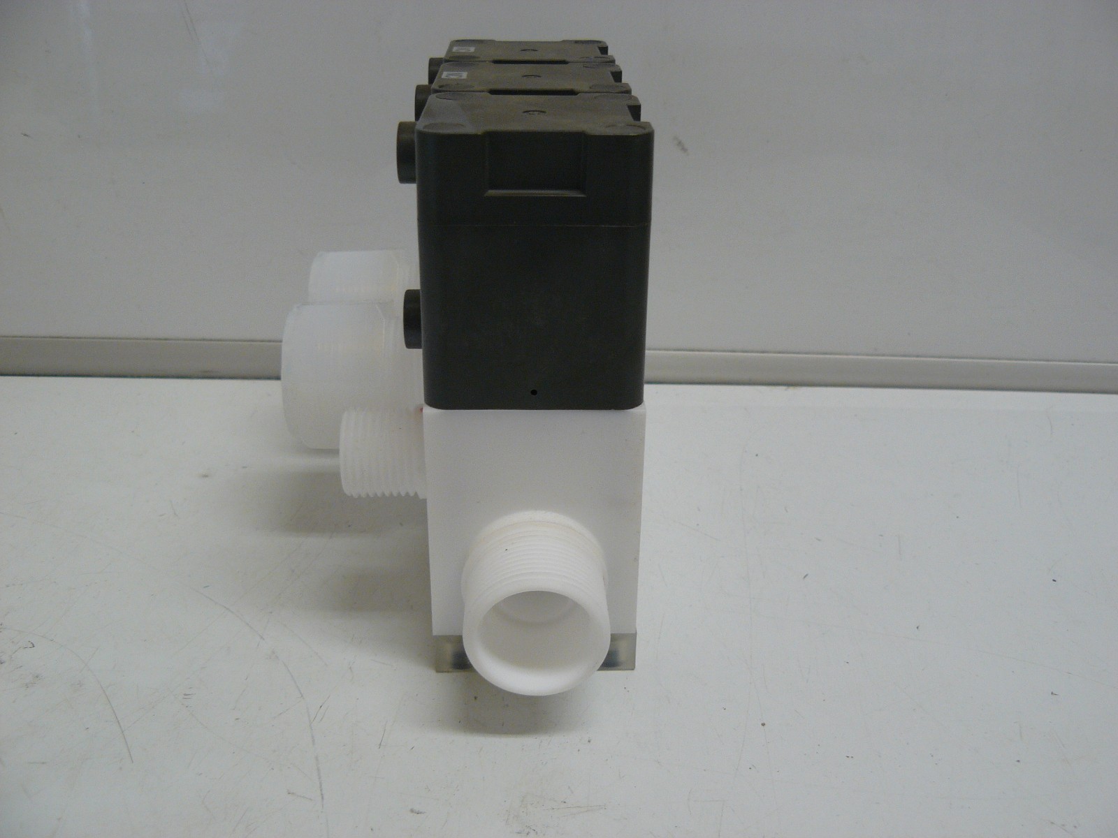 CKD GAMD402-X0194-03 PNEUMATIC ACTUATED CHEMICAL VALVES 0-0.3 MPA NEW