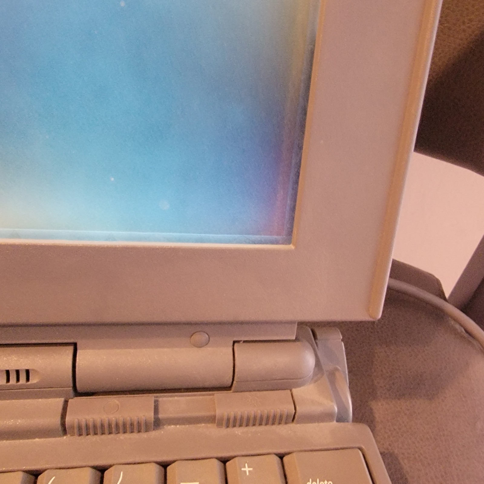 Apple Macintosh PowerBook 160 M4550 Vintage Laptop Powers On For Parts or Repair