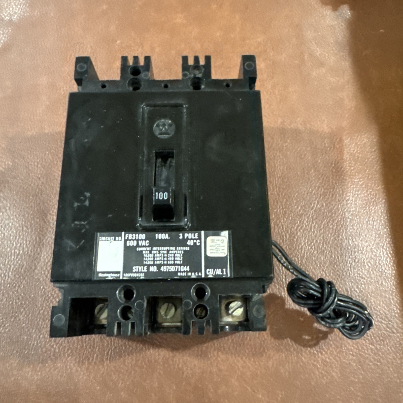 Westinghouse 3P 100A FB3100 600V 3 Pole 100 Amp 4975D71G44 Shunt Trip *Chipped*