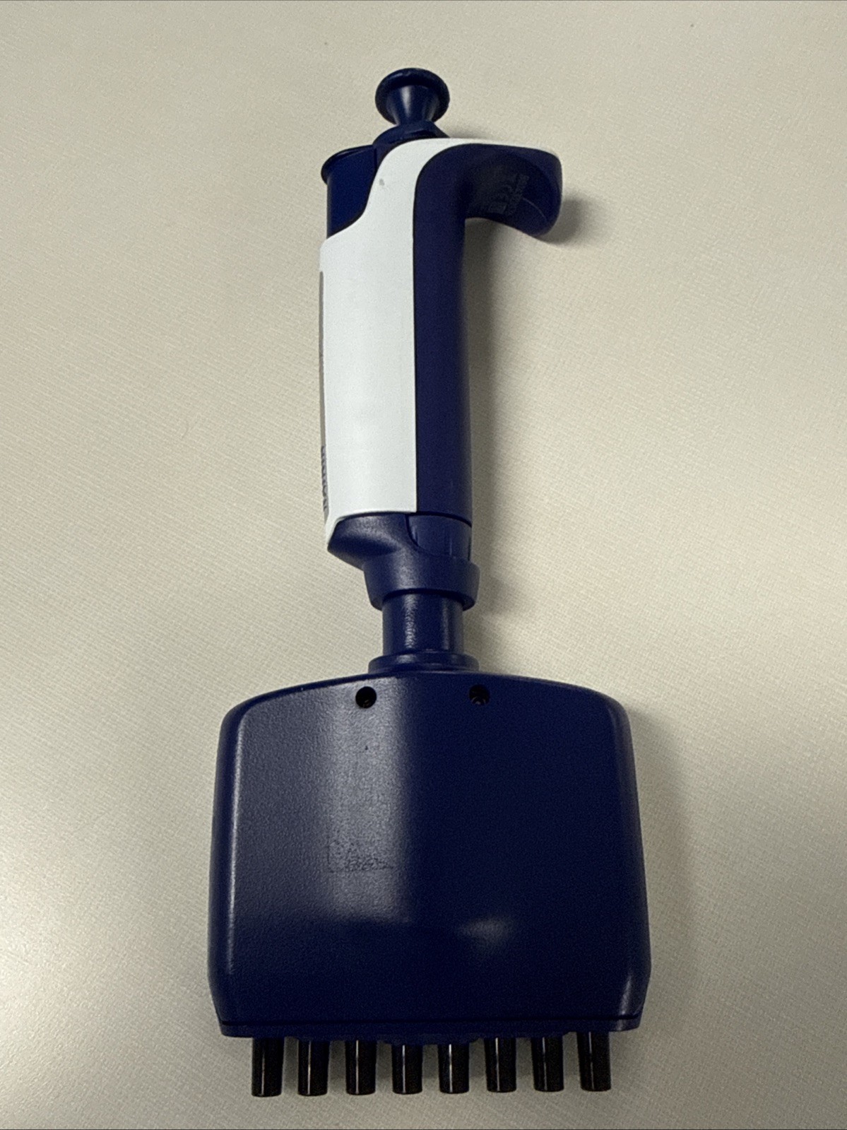 Rainin Pipet-lite L-200 XLS 20-200 uL LTS 8-Ch Multichannel: Barely Used.