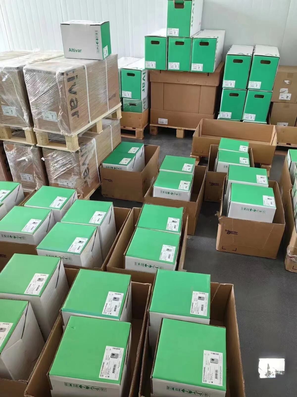 1PC New In Box Schneider ATV630D15N4 Inverter Expedited Shipping