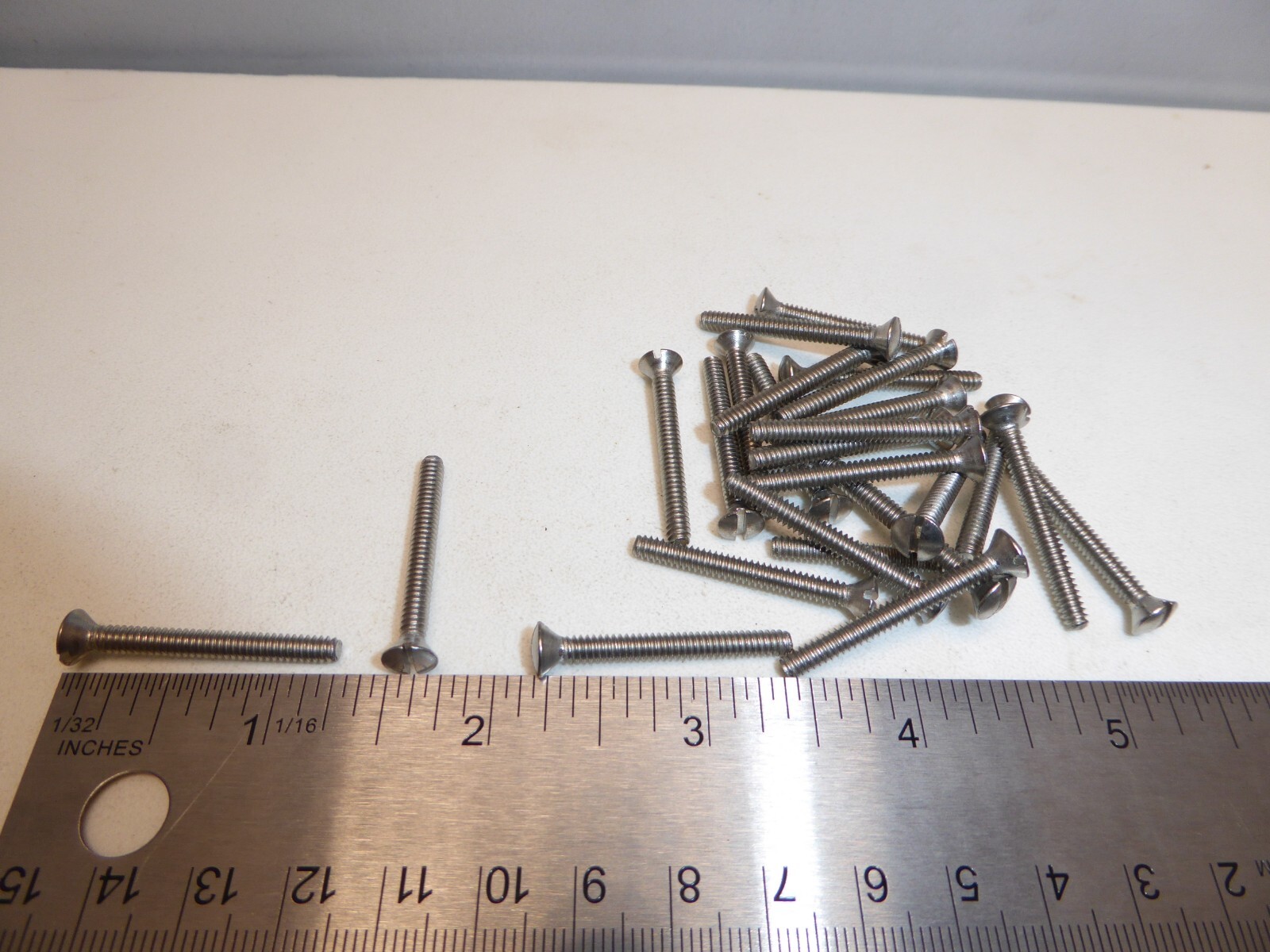 6-32 x 1-1/4″ Oval Head Slotted Machine Screw SS 18-8 VINTAGE USA Made Qty 25