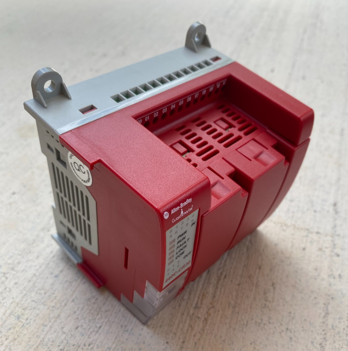 NEW Allen Bradley Guardmaster Safety Relay 440C-CR30-22BBB SER A