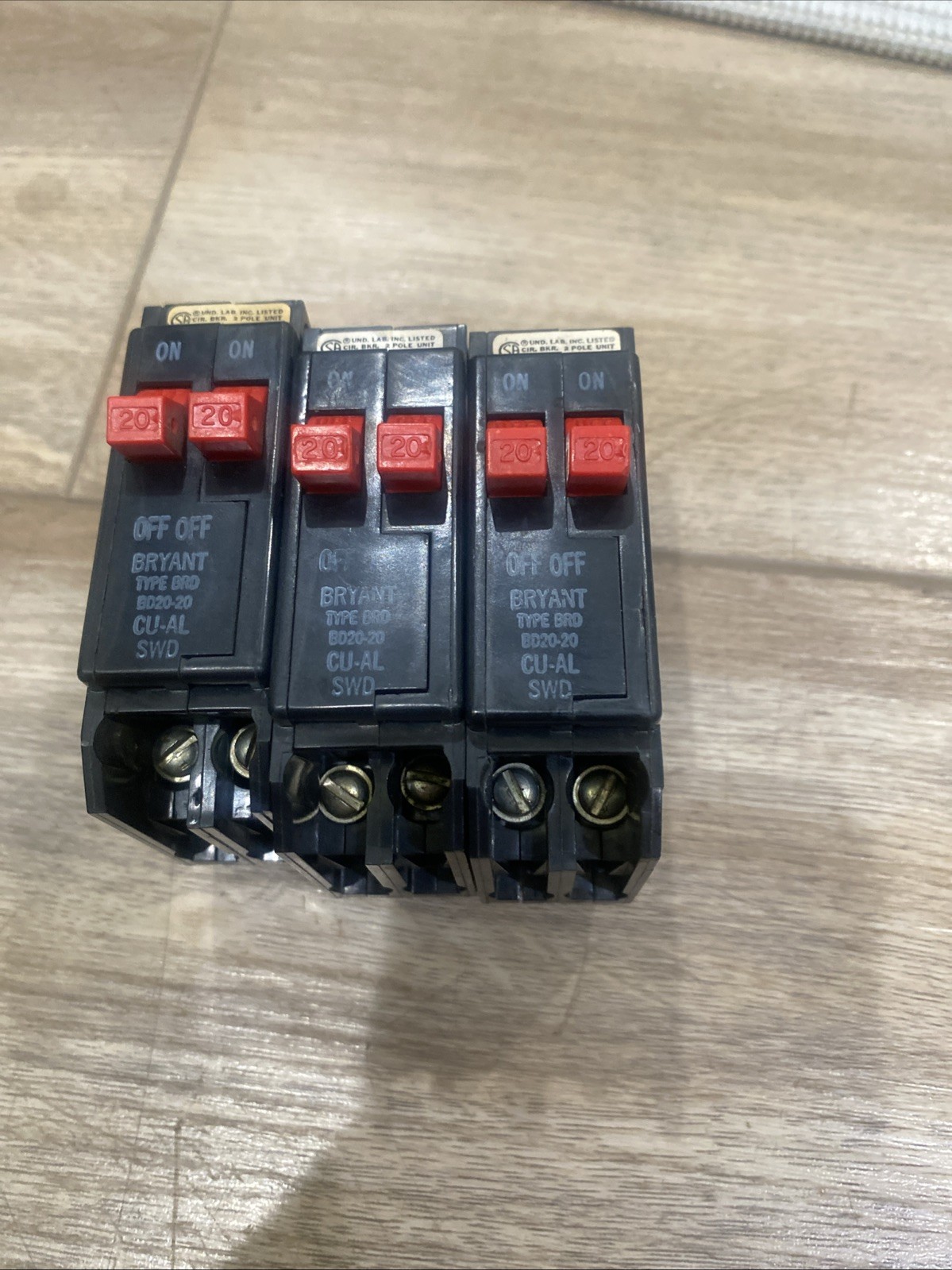 Lot Of 3- Bryant BR2020 20 Amp 2 Pole Twin Tendem Circuit Breakers Cu-al Swd