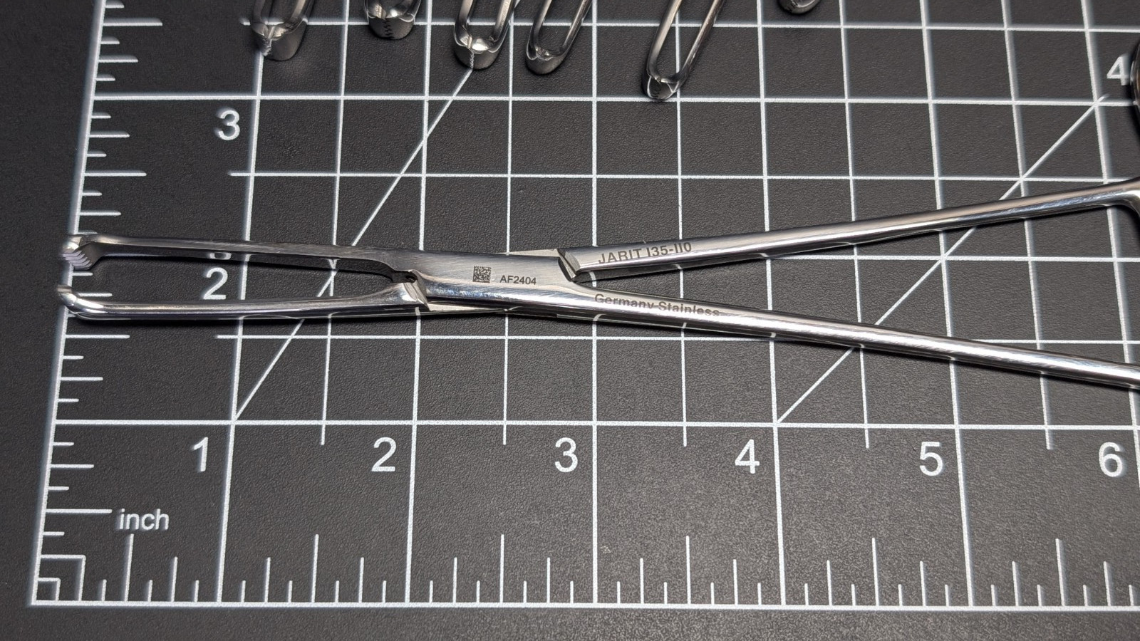 Integra Jarit 135-110 Allis Tissue Forceps 5 x 6 Teeth, Straight 7-3/8″ surgical