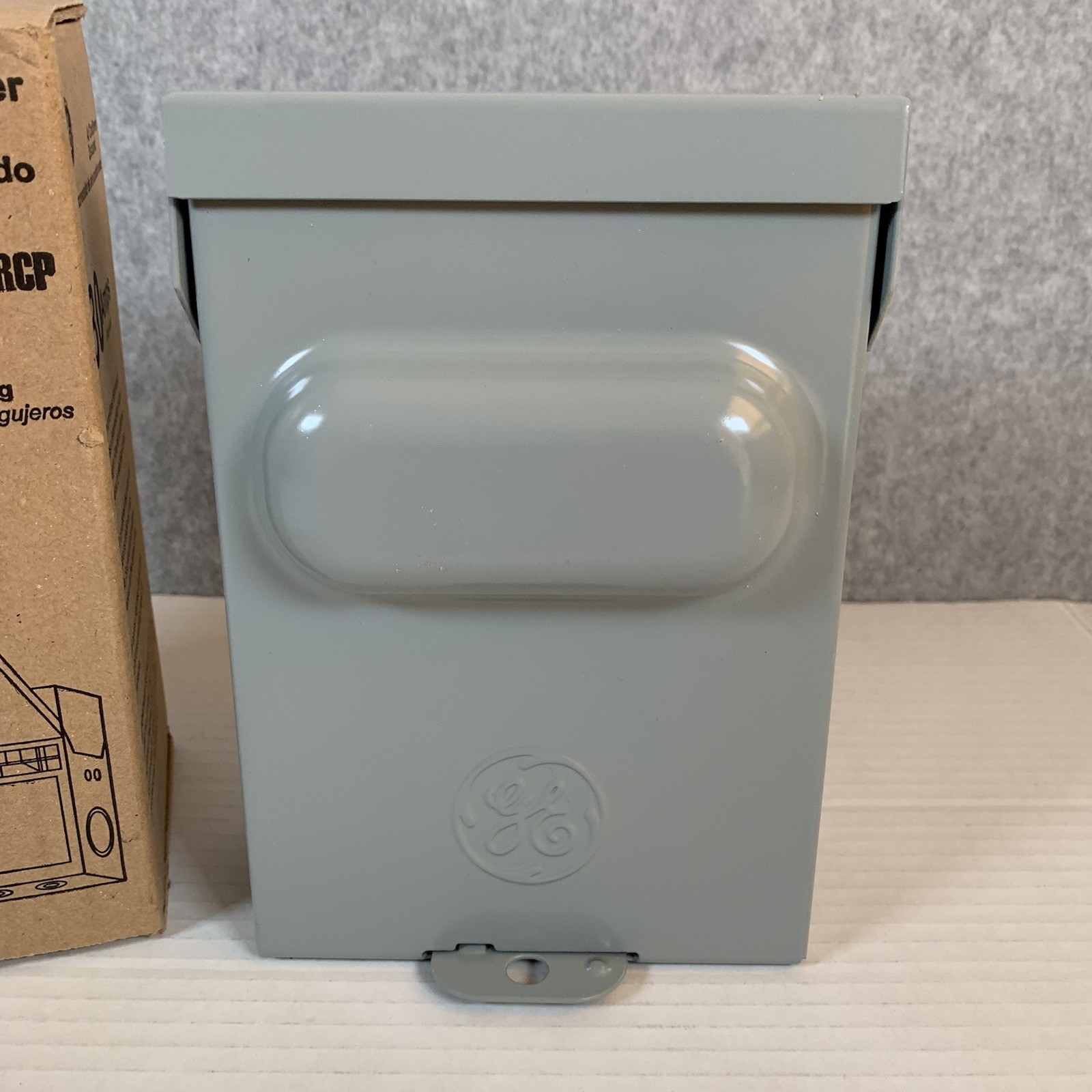 Genuine GE Air Conditioner Disconnect TF30RCP 30 Amps Fusible NEW Boxed